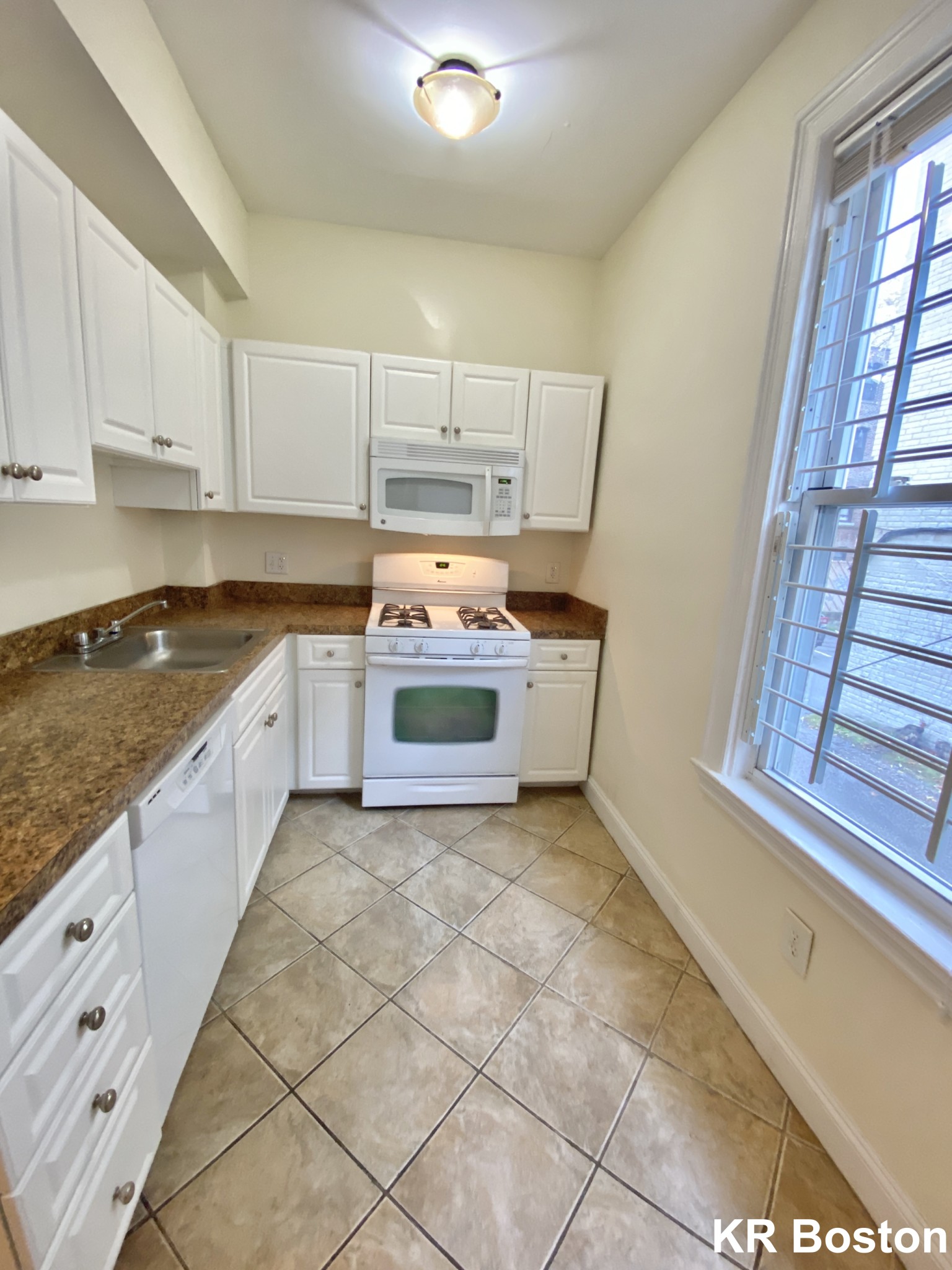 2 bed, 2 bath apartment for rent at 54 Ashford St Unit 2, Allston — photo 11 of 12