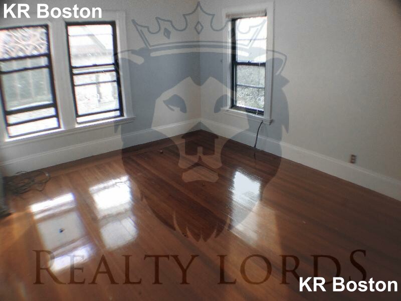 6 bed, 2.5 bath apartment for rent at 32 Quint Ave Unit 1, Allston — photo 7 of 8