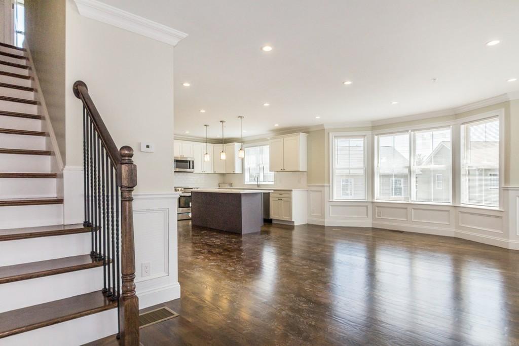 4 bed, 3.5 bath apartment for rent at 37 Juniper St Unit 37R, Roxbury — photo 6 of 18