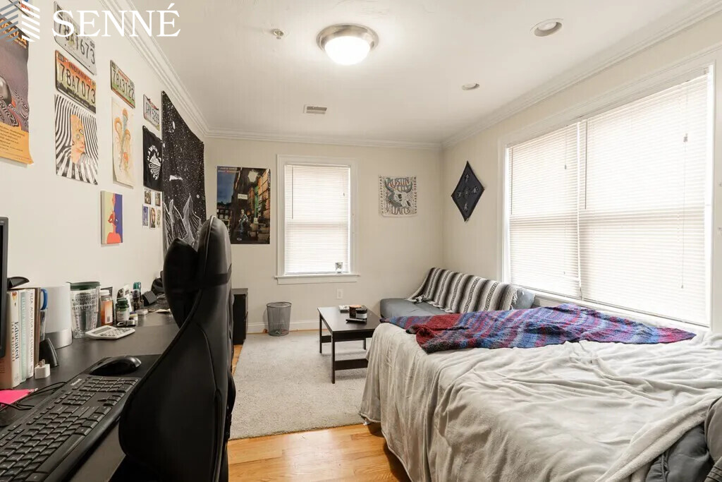 4 bed, 2.5 bath apartment for rent at 16 Notre Dame St Unit 3, Jamaica Plain — photo 2 of 17