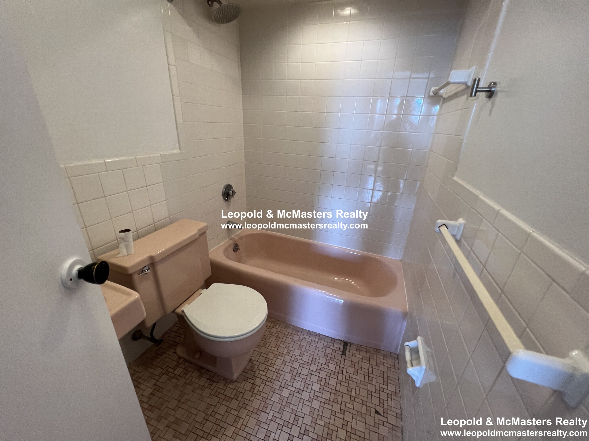 Studio bed, 1 bath apartment for rent at 20 Mount Vernon St Unit 603, Beacon Hill — photo 3 of 12