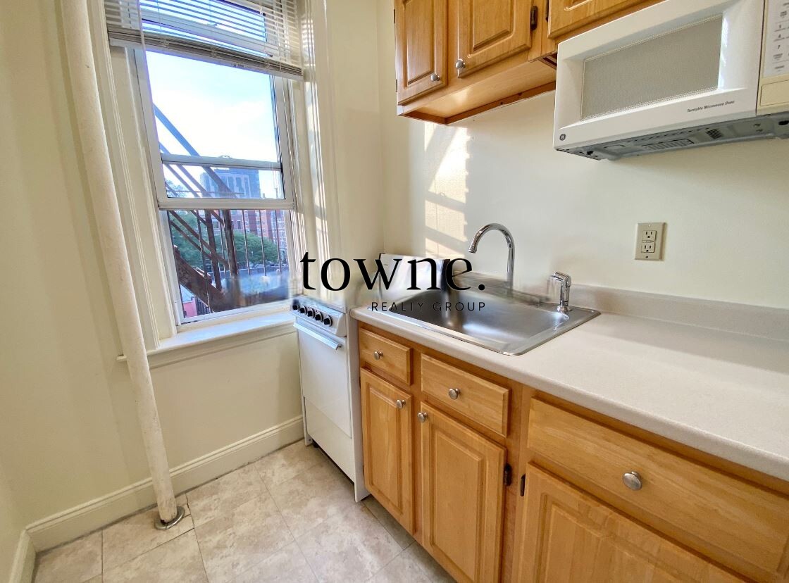 Studio bed, 1 bath apartment for rent at 111 Park Dr Unit 45A, Fenway — photo 2 of 6