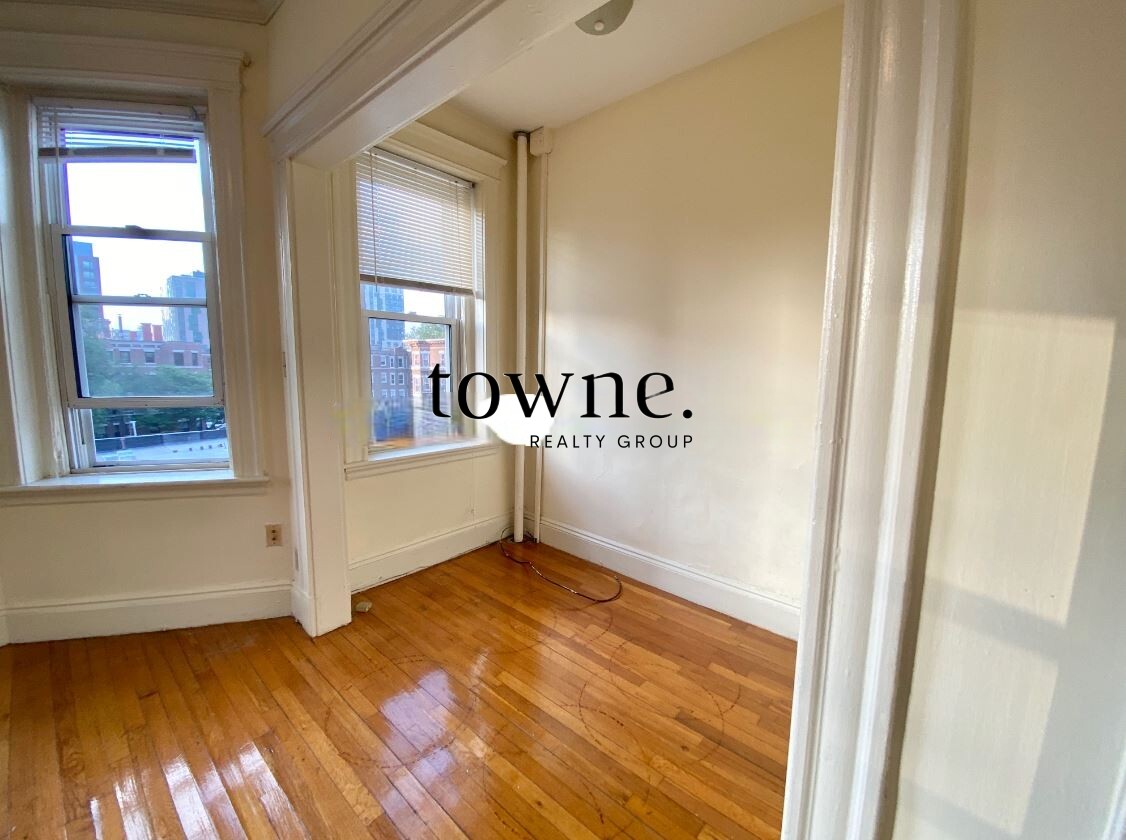 Studio bed, 1 bath apartment for rent at 111 Park Dr Unit 45A, Fenway — photo 4 of 6
