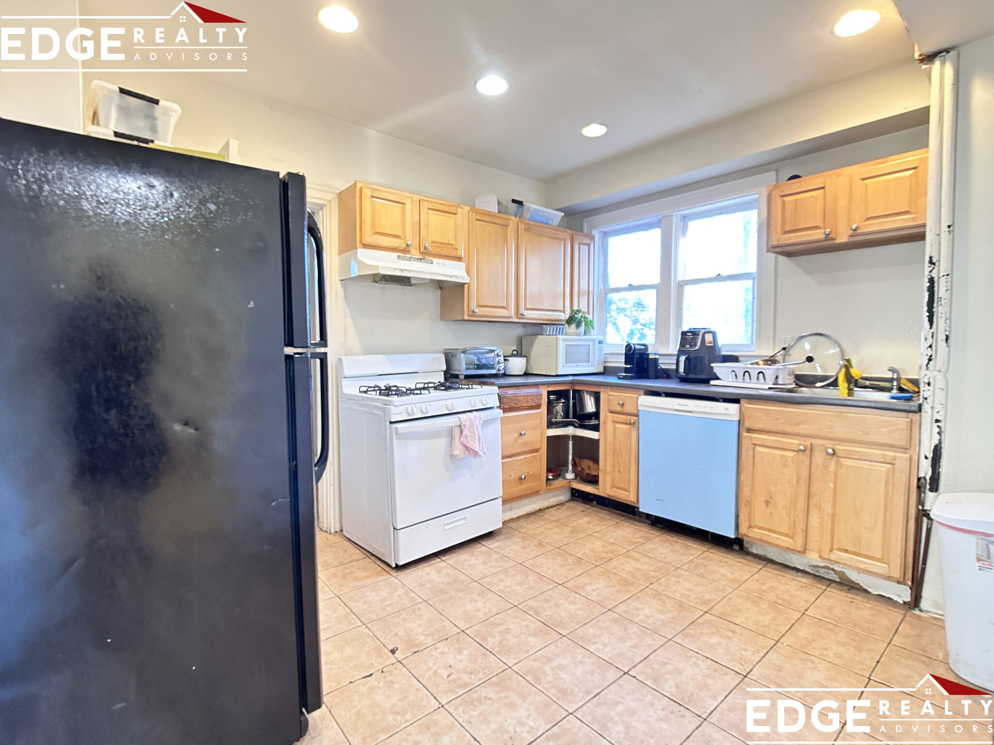 6 bed, 2 bath apartment for rent at 50 Pratt St Unit 1, Allston — photo 2 of 10