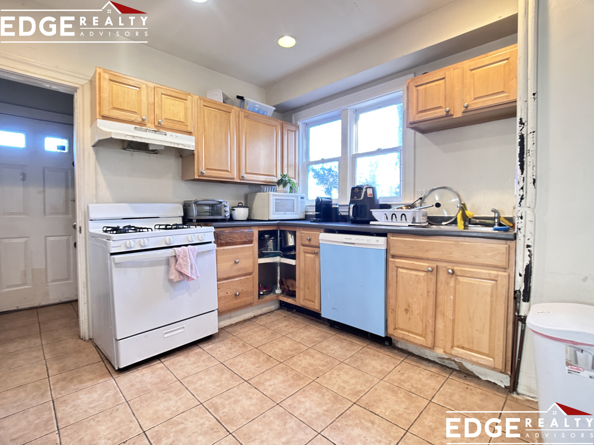 6 bed, 2 bath apartment for rent at 50 Pratt St Unit 1, Allston — photo 1 of 10