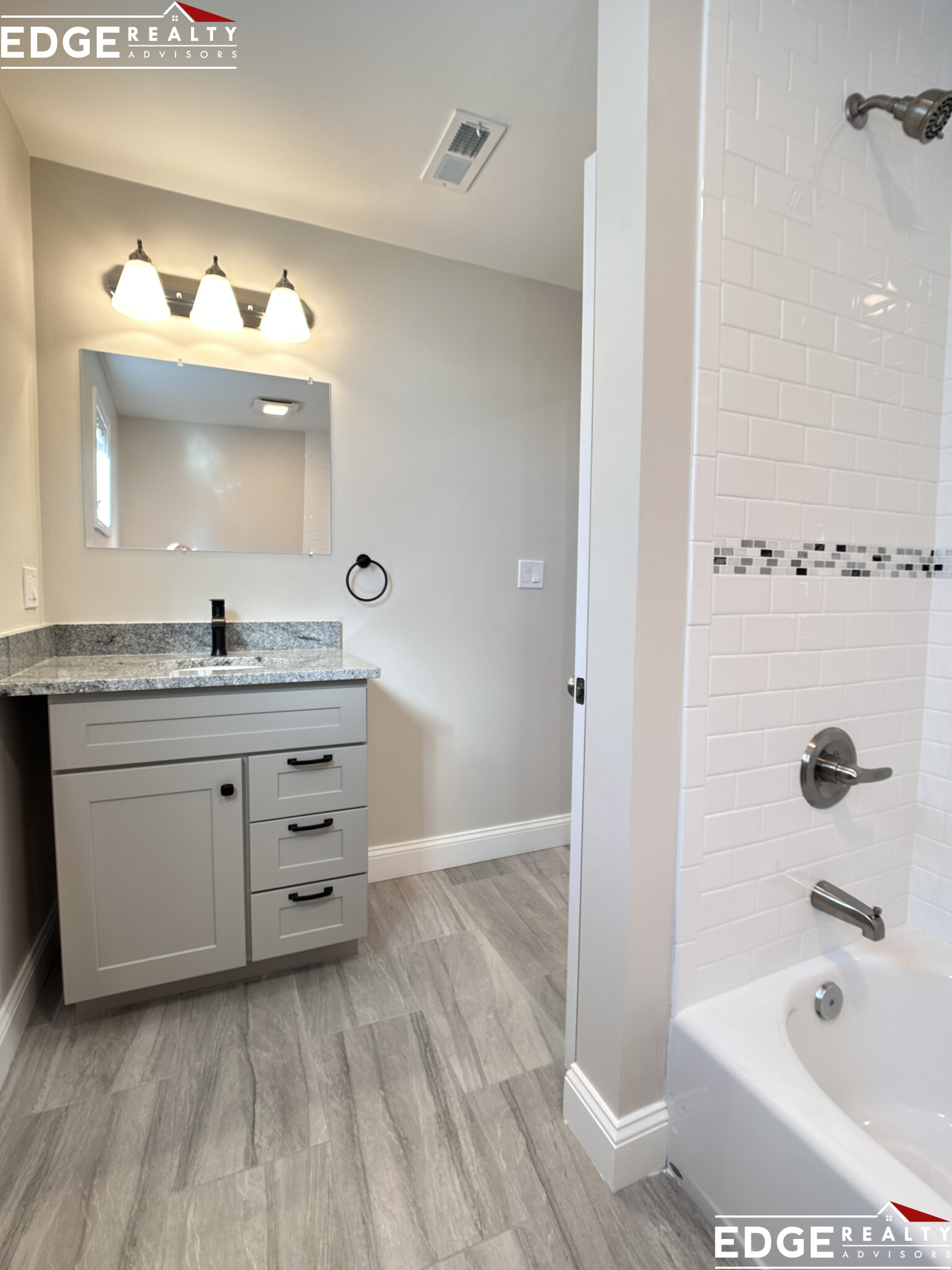 4 bed, 2 bath apartment for rent at 1 Benson St Unit 1, Brighton — photo 4 of 12