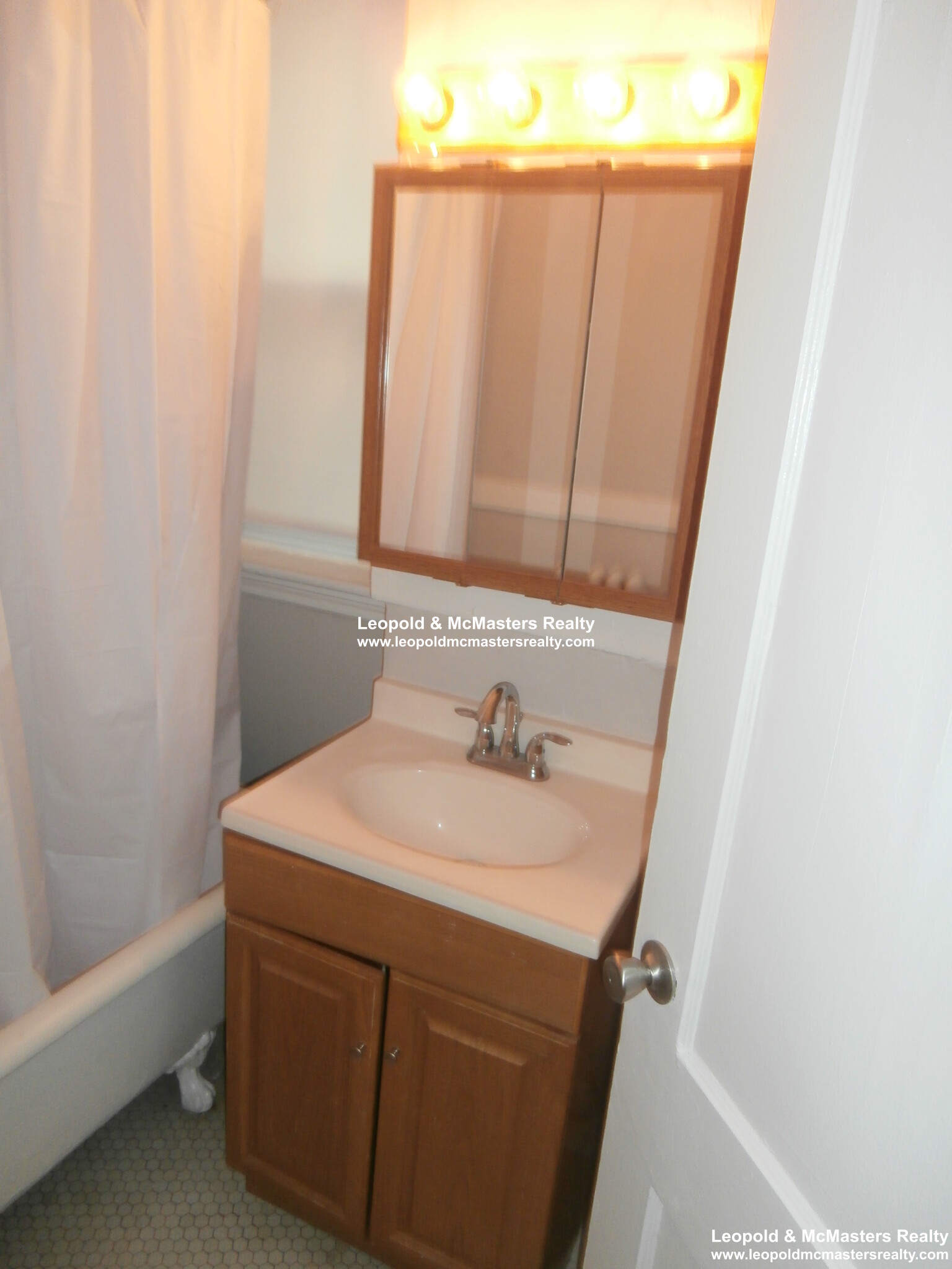Studio bed, 1 bath apartment for rent at 90 Gordon St Unit 6, Brighton — photo 3 of 8