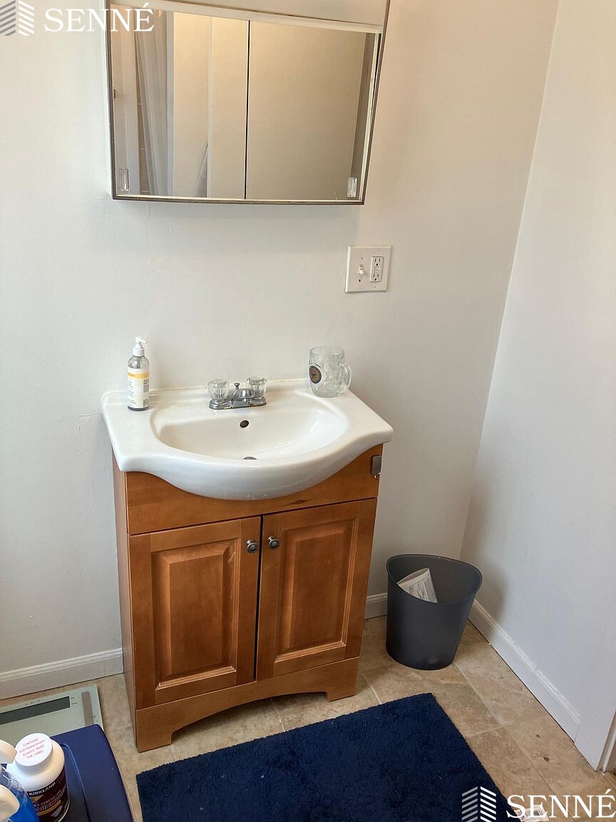 1 bed, 1 bath apartment for rent at 10 Garrison Ave Unit 1, West Somerville — photo 3 of 6