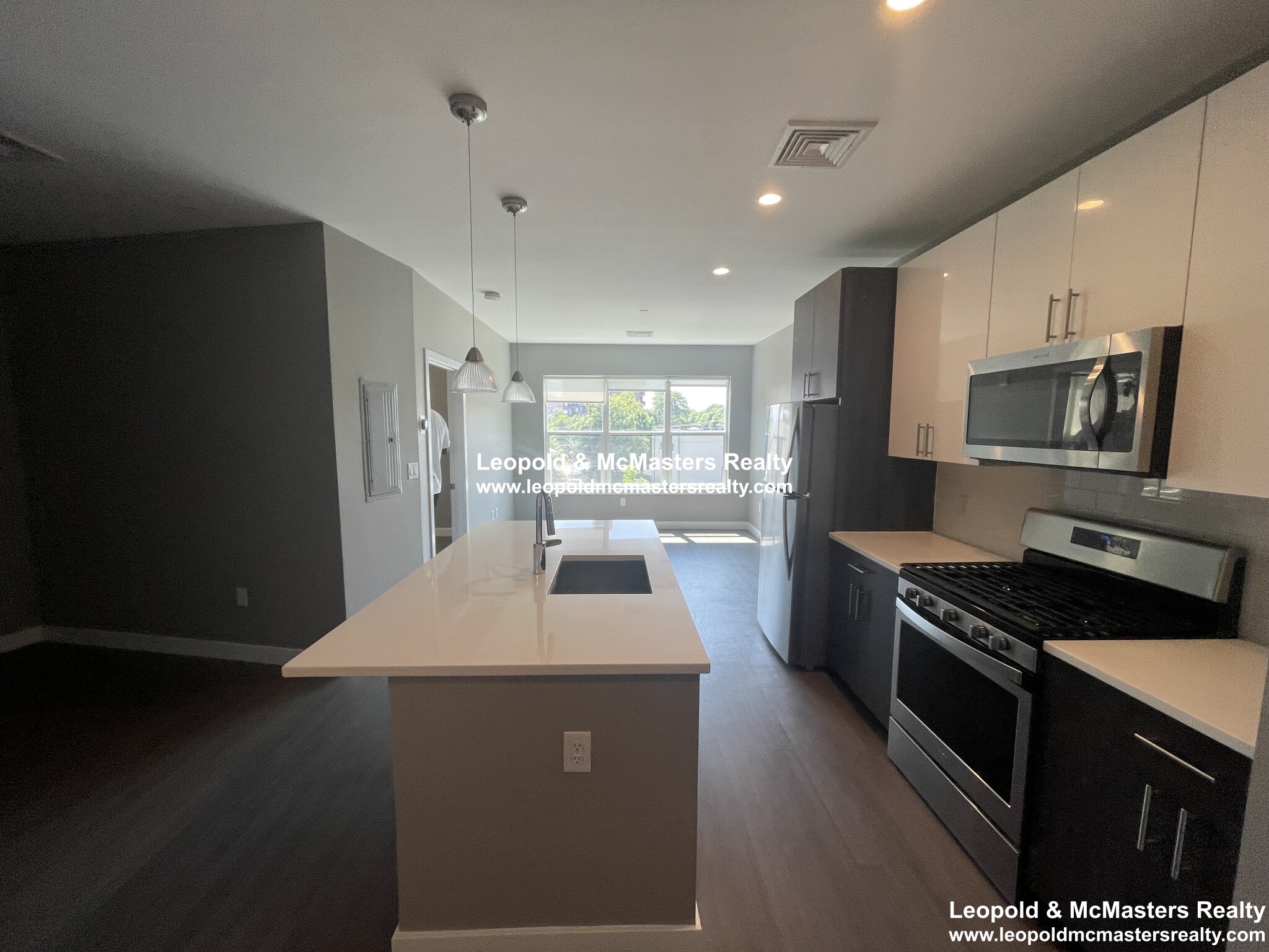 1 bed, 1 bath apartment for rent at 23 Bridge St Unit 311, Quincy — photo 2 of 8