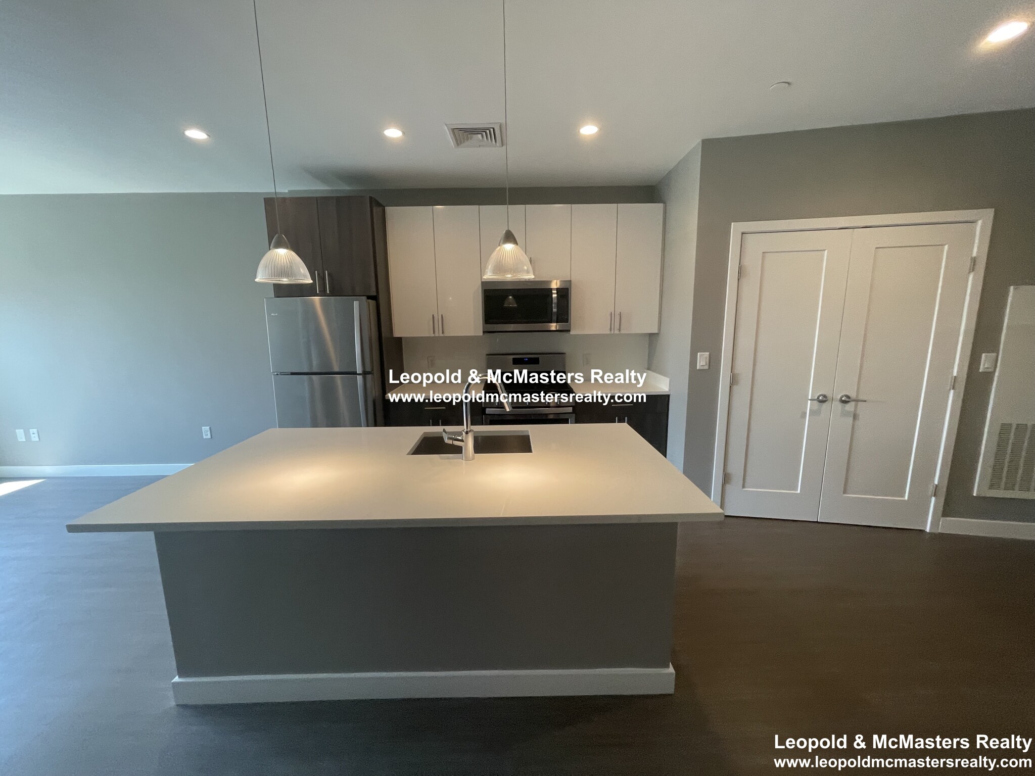 1 bed, 1 bath apartment for rent at 23 Bridge St Unit 311, Quincy — photo 1 of 8