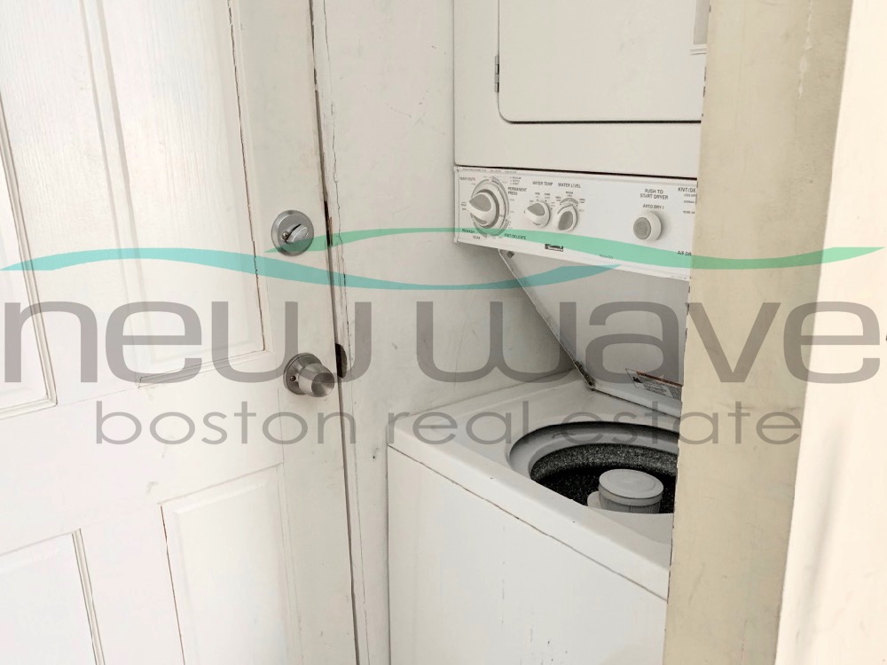4 bed, 1 bath apartment for rent at 719 Parker St Unit 3, Mission Hill — photo 3 of 10