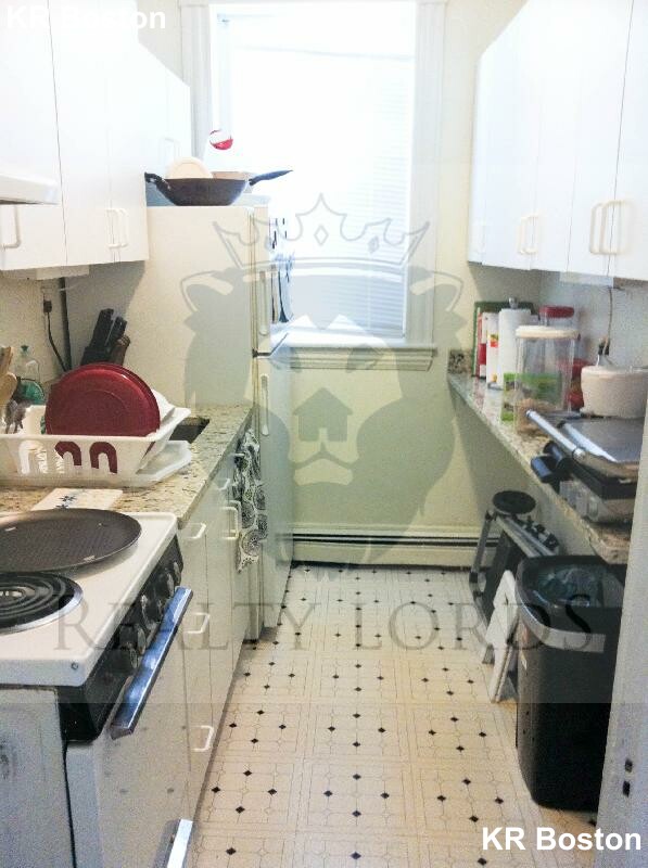 2 bed, 1 bath apartment for rent at 200 Winthrop Rd Unit 31, Washington Square — photo 2 of 6