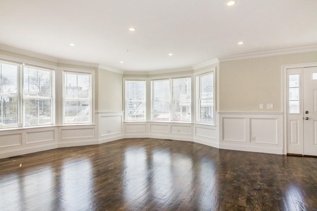 4 bed, 3.5 bath apartment for rent at 37 Juniper St Unit 37R, Roxbury — photo 7 of 18