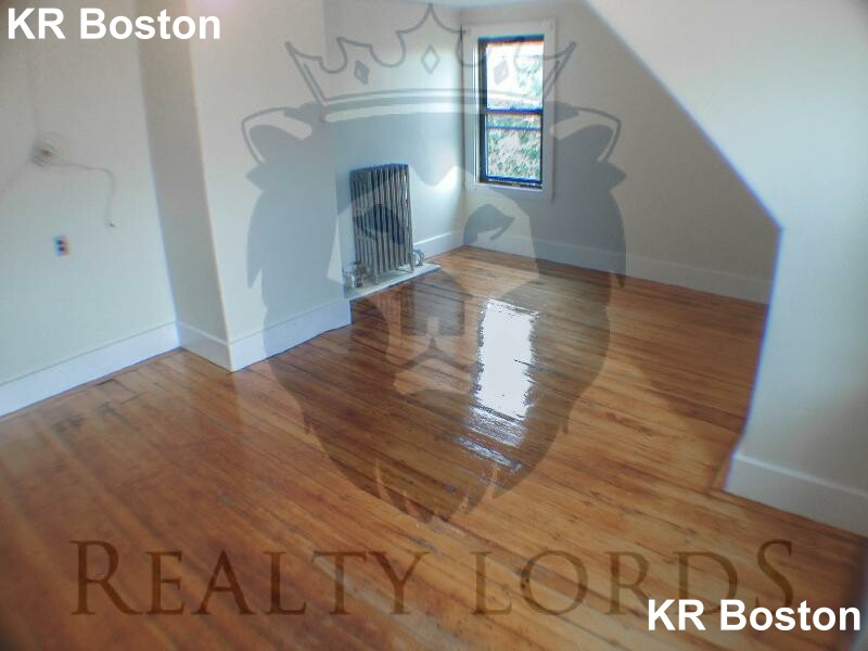 6 bed, 2.5 bath apartment for rent at 34 Quint Ave Unit 0, Allston — photo 9 of 10