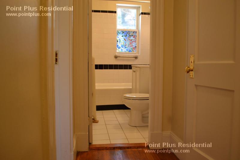 Studio bed, 1 bath apartment for rent at 15 Linnean Unit 2, Harvard Square — photo 4 of 11