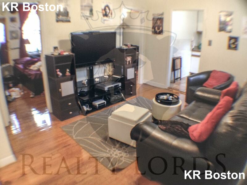 2 bed, 1 bath apartment for rent at 104 Gordon St Unit 8, Brighton