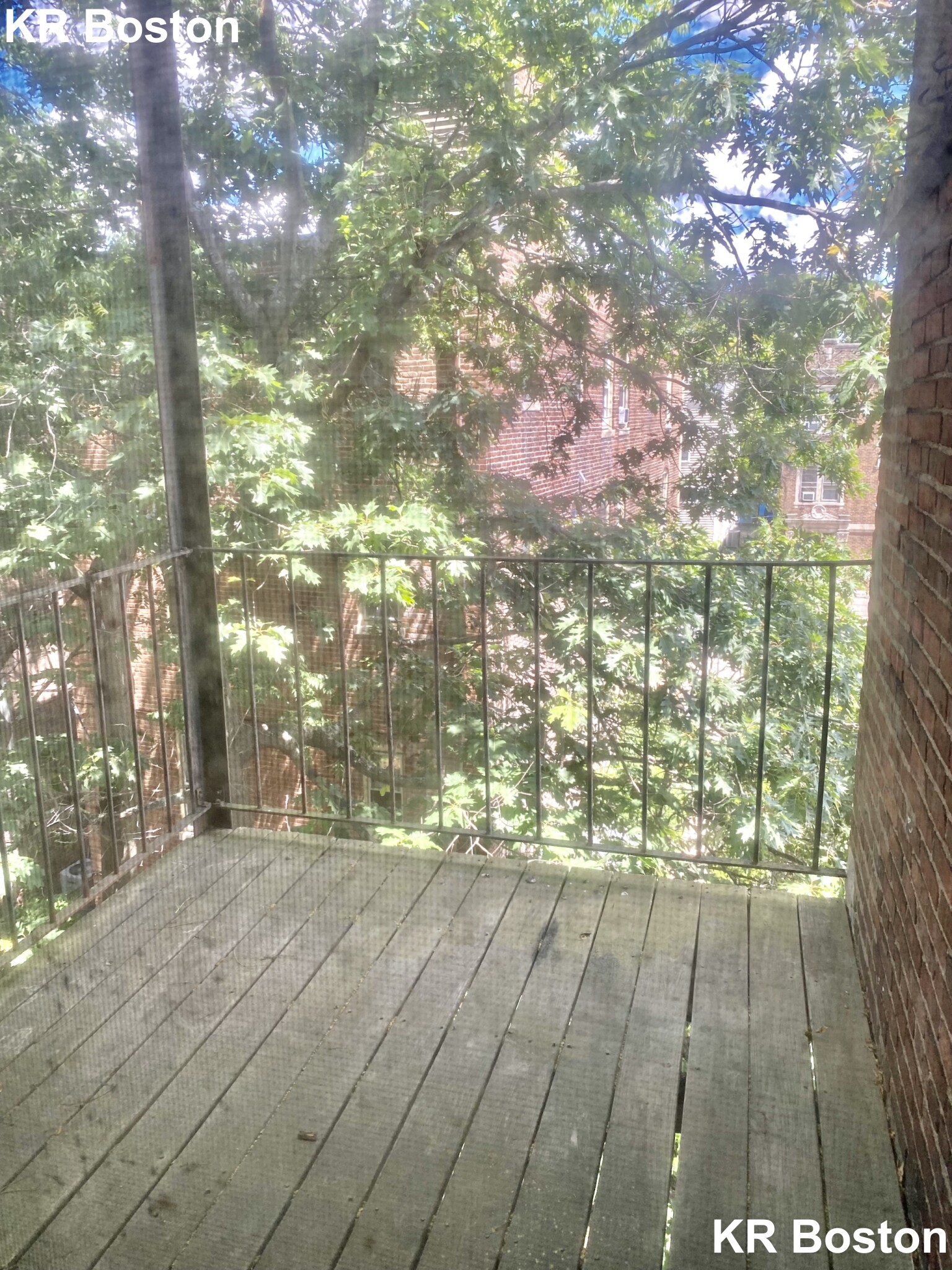 1 split bed, 1 bath apartment for rent at 1376 Commonwealth Ave Unit 12, Allston — photo 4 of 4