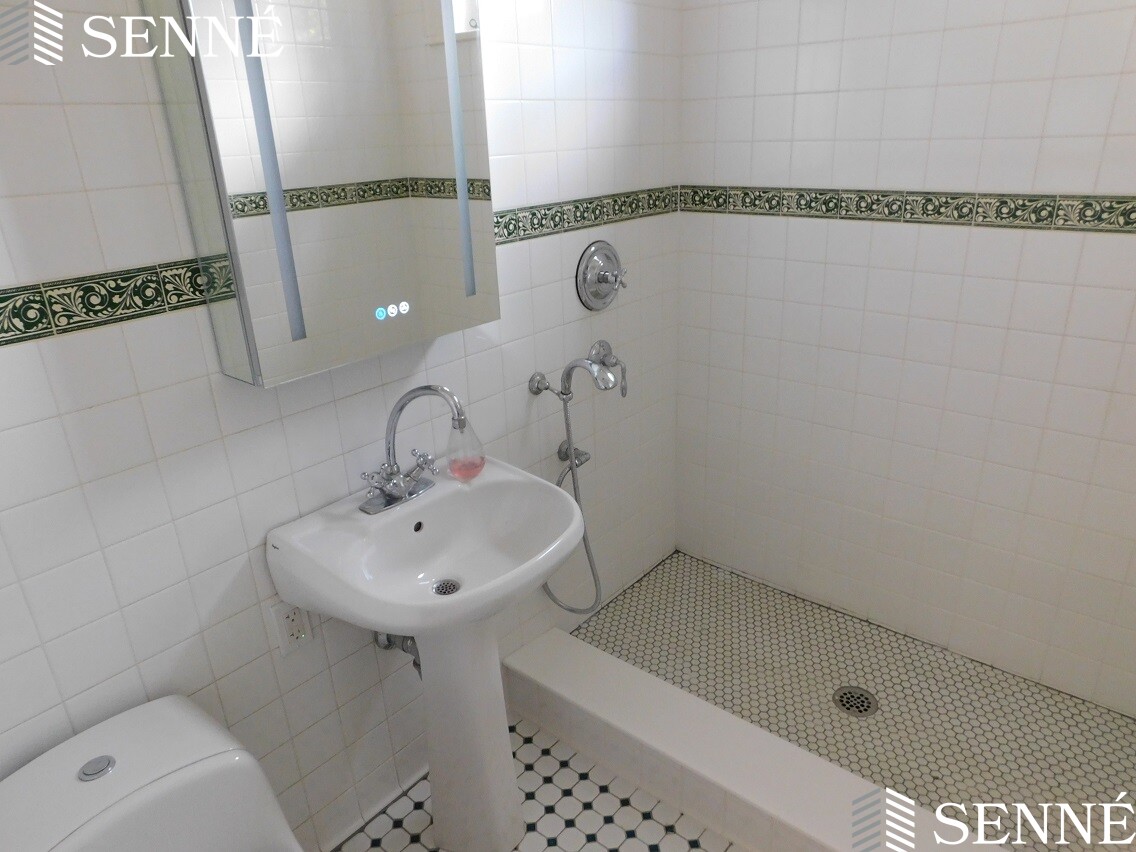 2 bed, 1 bath apartment for rent at 35 Buena Vista Park Unit 2, Porter Square — photo 5 of 11