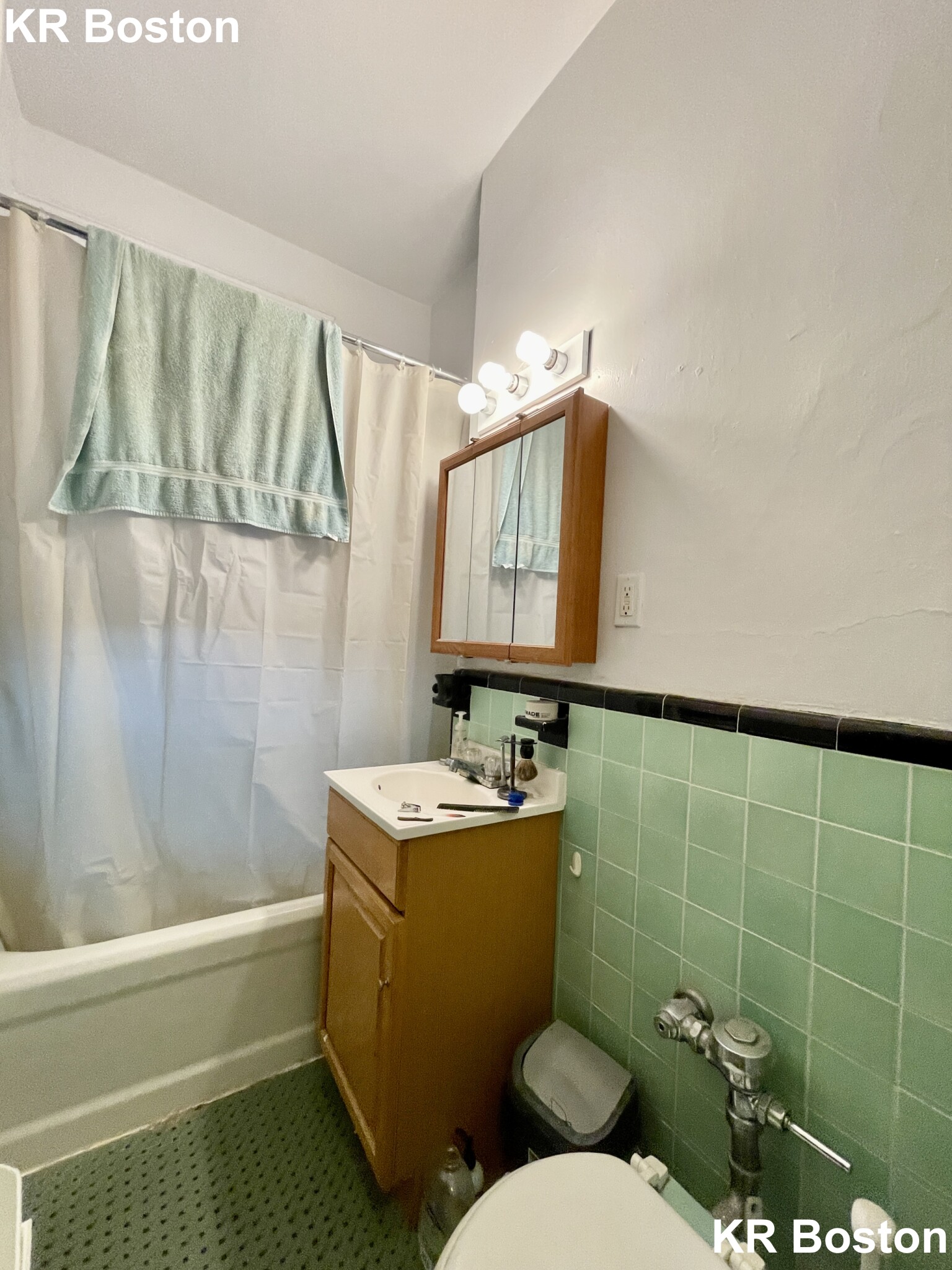 Studio bed, 1 bath apartment for rent at 61 Chiswick Rd Unit 19, Brighton — photo 4 of 5