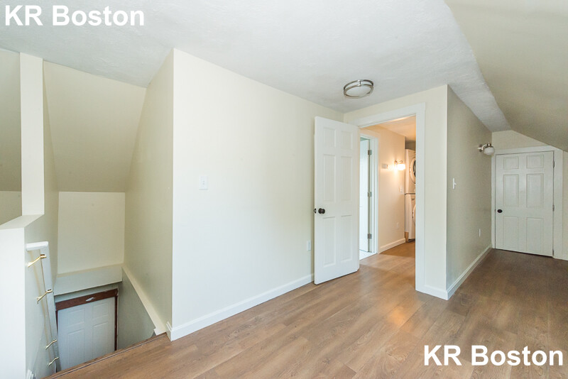4 bed, 2 bath apartment for rent at 26 Champney St Unit 1, Brighton — photo 6 of 9