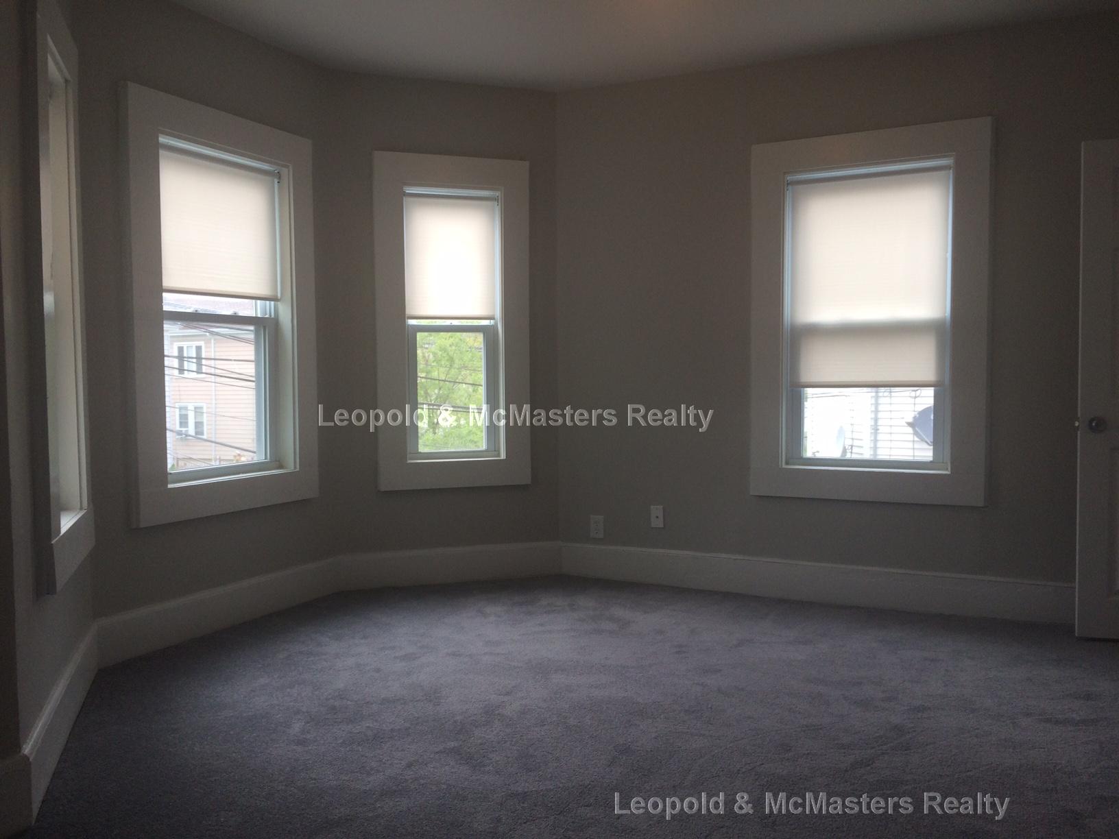 1 bed, 1 bath apartment for rent at 272 Wood Ave Unit 1, Hyde Park — photo 4 of 8