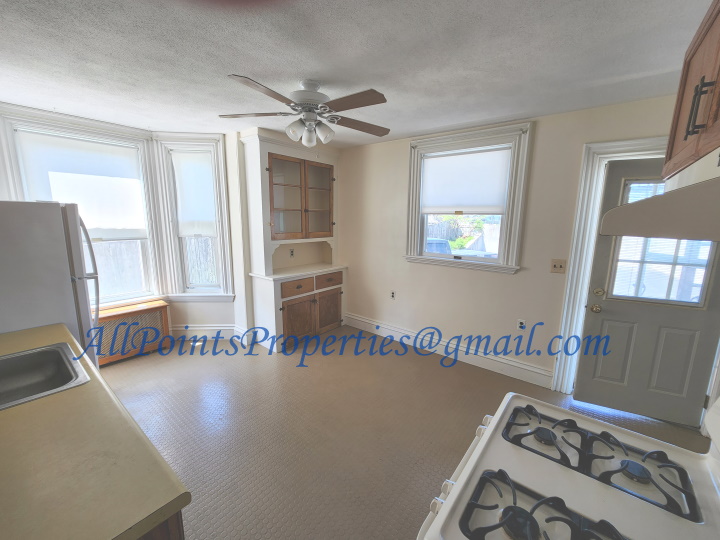 1 bed, 1 bath apartment for rent at 1 Summer Unit 1, Waltham — photo 4 of 9