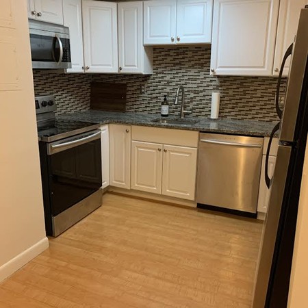 Studio bed, 1 bath apartment for rent at 39 Englewood Ave Unit 2, Brighton — photo 1 of 4