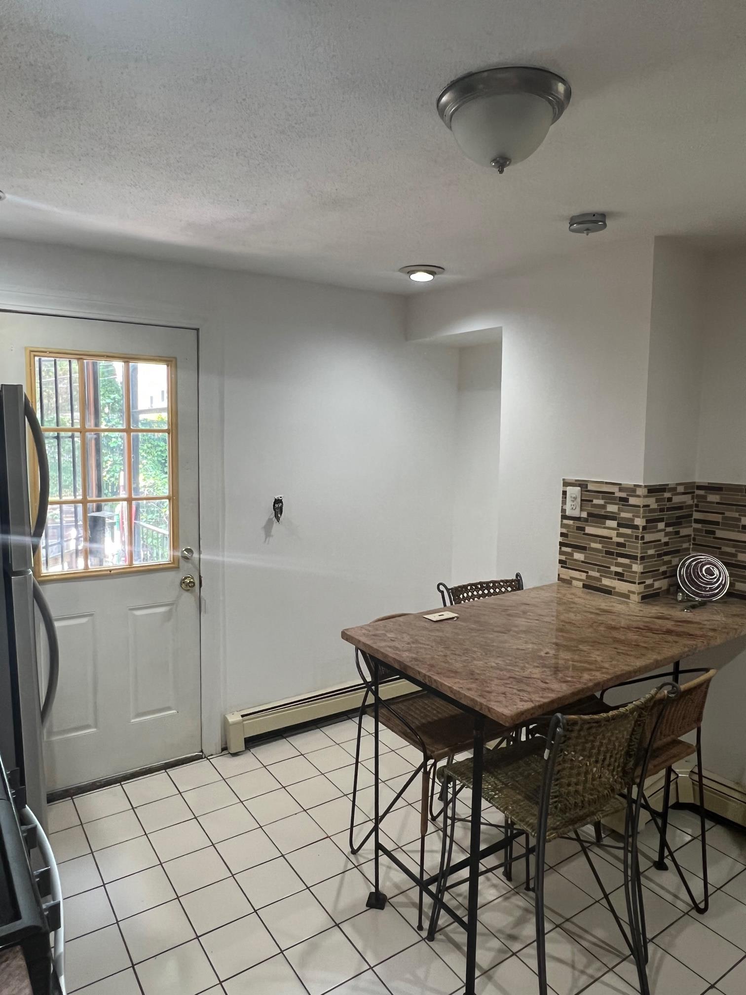 3 bed, 1 bath apartment for rent at 11 Chilcott Pl Unit 1, Jamaica Plain — photo 4 of 21