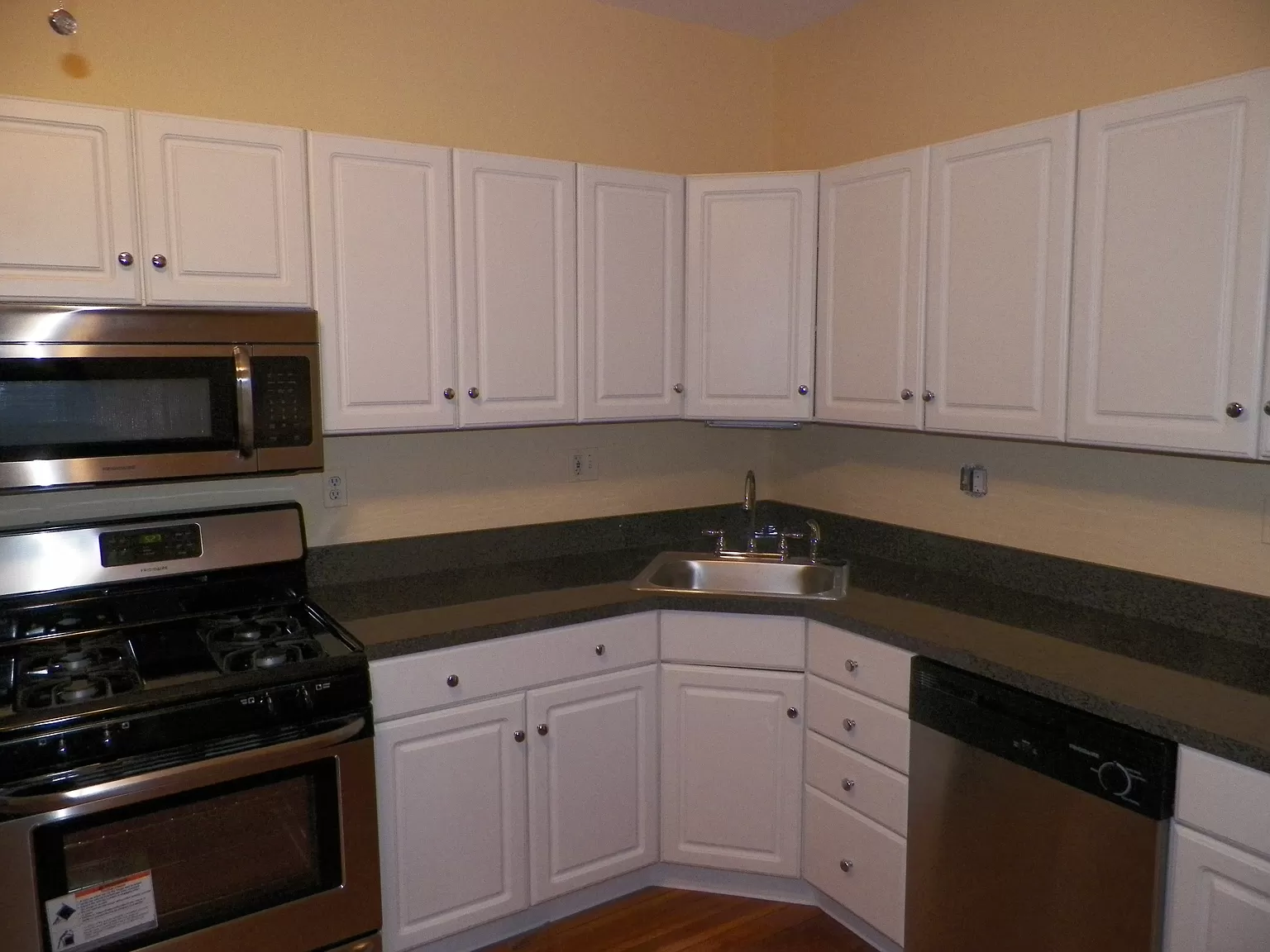 3 bed, 2 bath apartment for rent at 83 Farragut Rd Unit 1, South Boston — photo 3 of 11