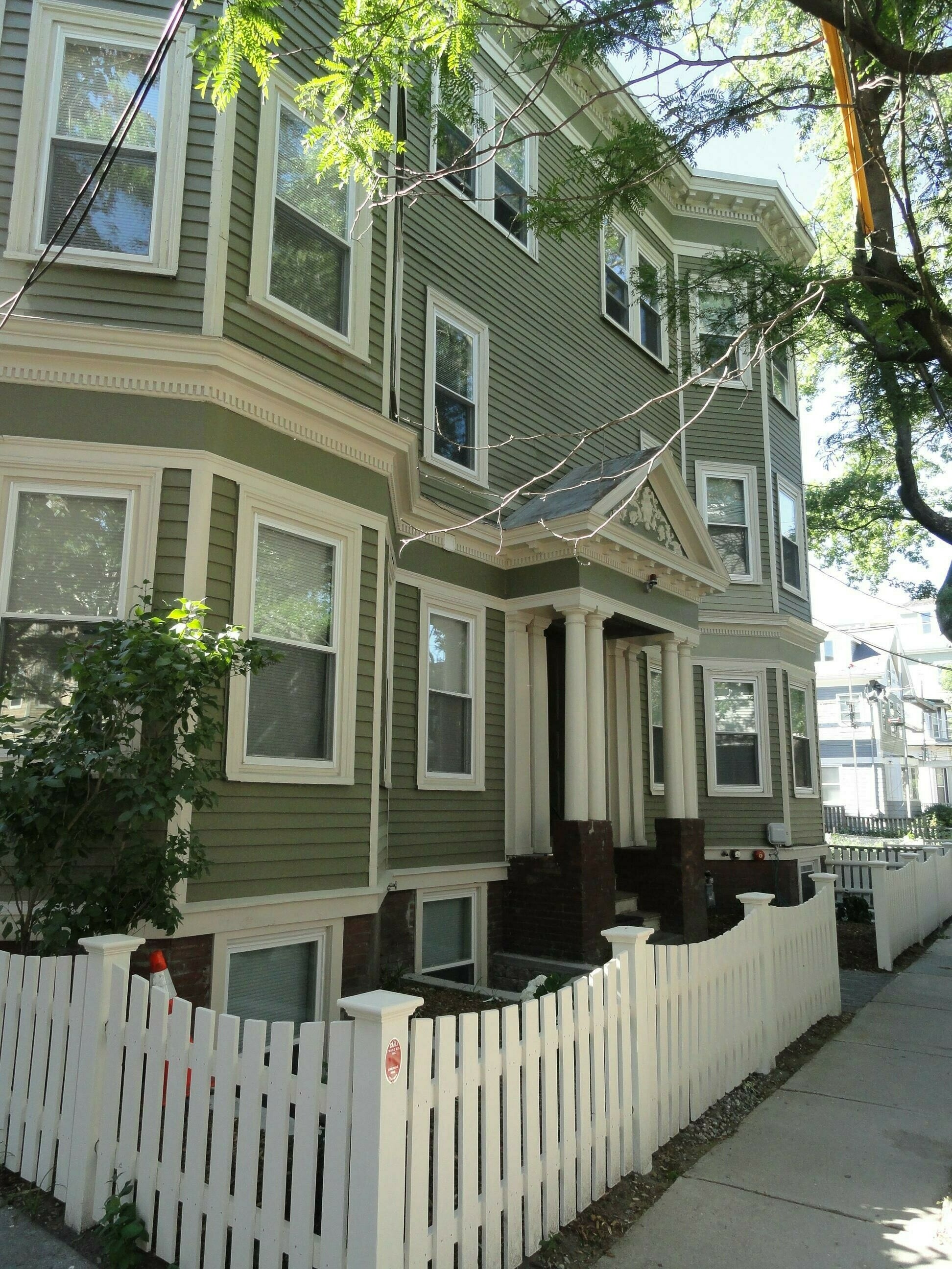 5 bed, 2 bath apartment for rent at 229 Norfolk St Unit 6, Kendall Square — photo 1 of 9