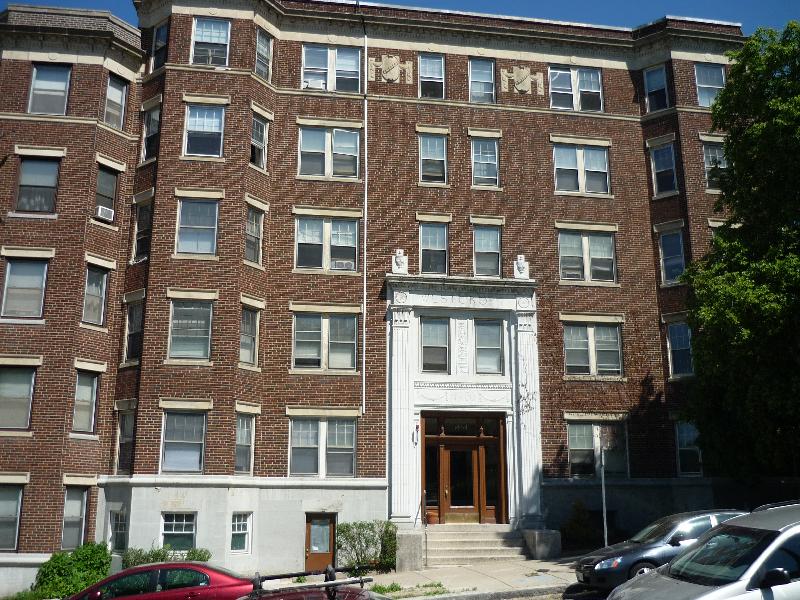 1 split bed, 1 bath apartment for rent at 1442 Commonwealth Ave Unit 9, Brighton — photo 5 of 10