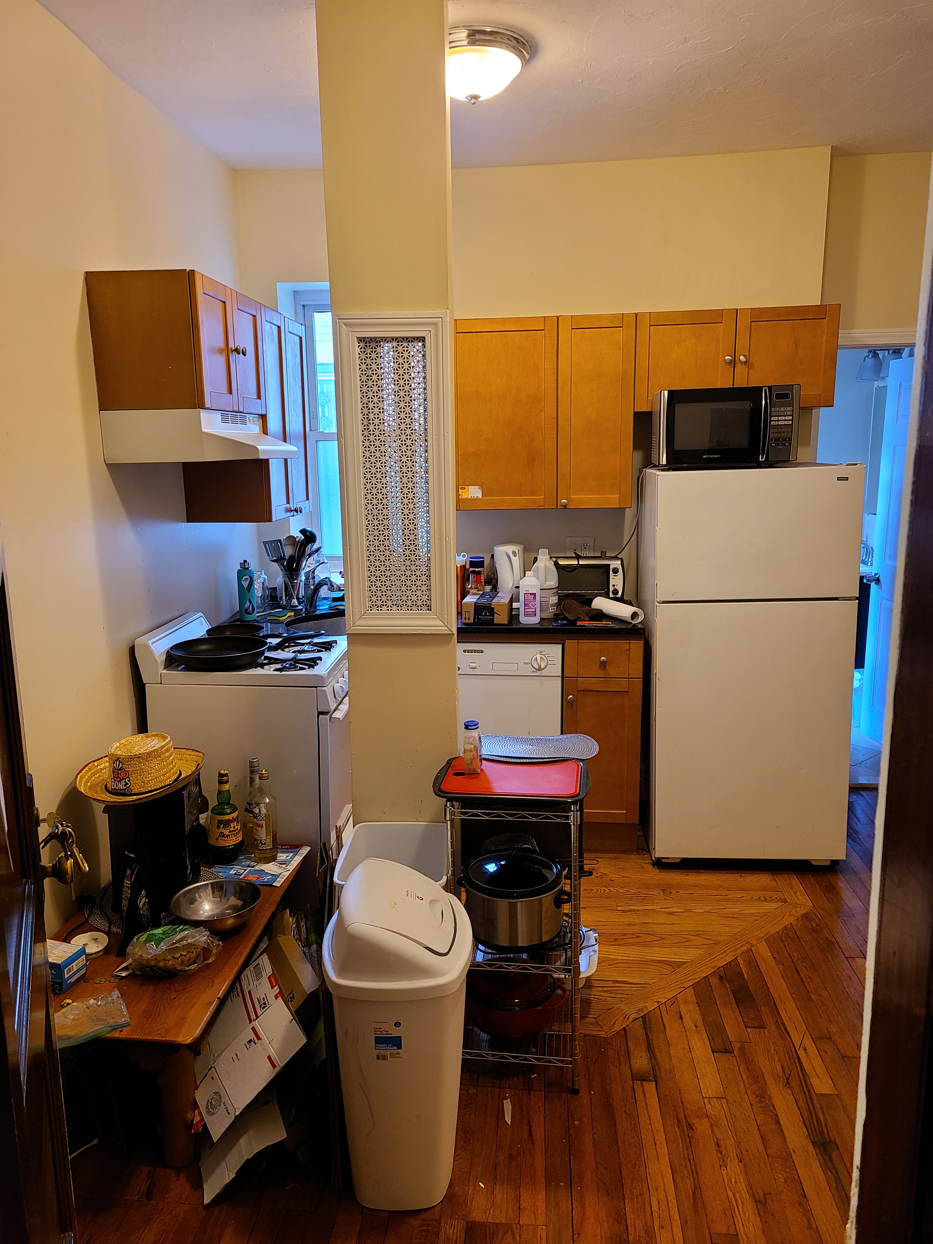Studio bed, 1 bath apartment for rent at 1194 Commonwealth Ave Unit 9, Allston — photo 2 of 8