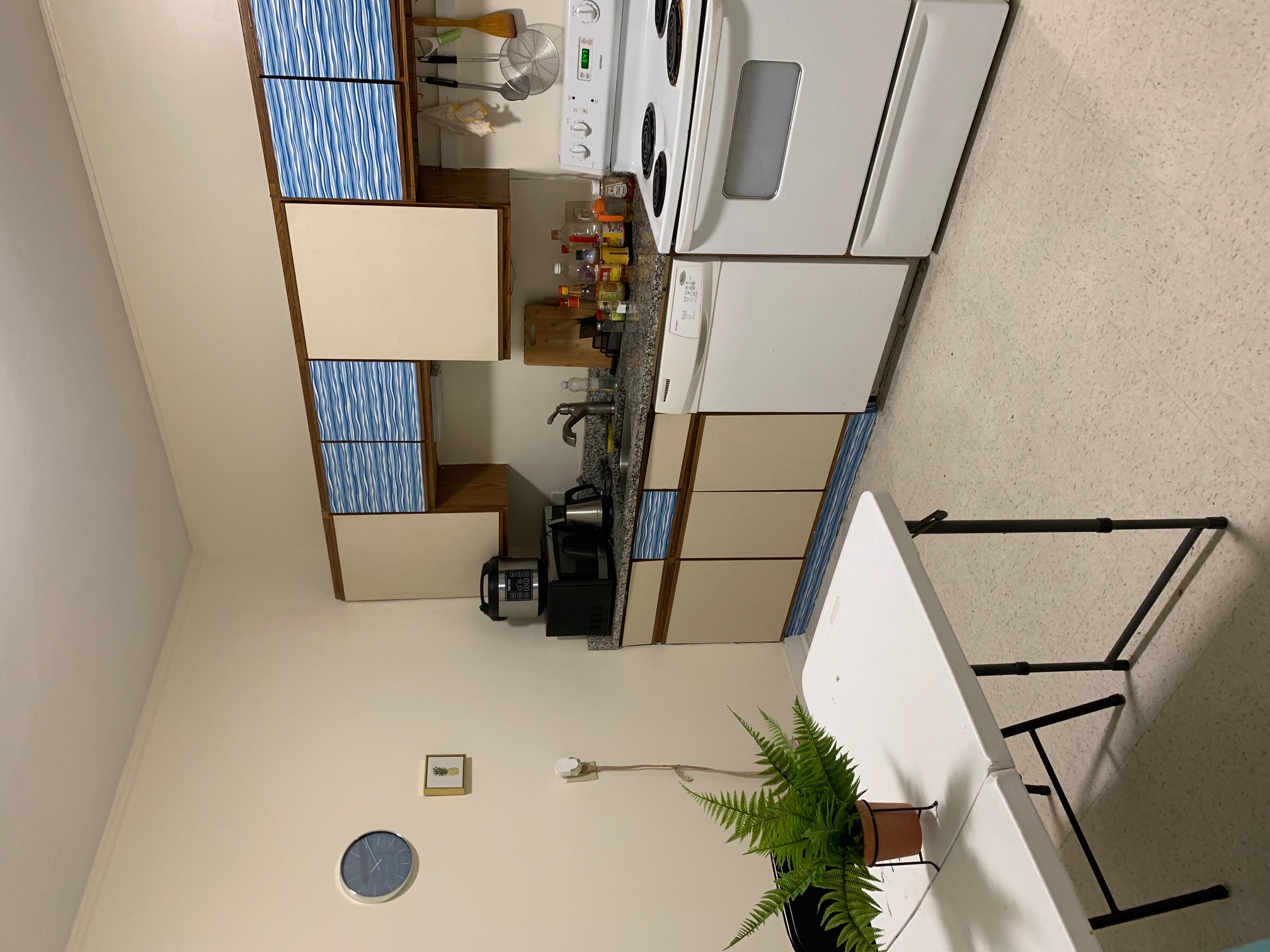 3 bed, 1 bath apartment for rent at 15 Park Vale Ave Unit 10, Allston — photo 2 of 4