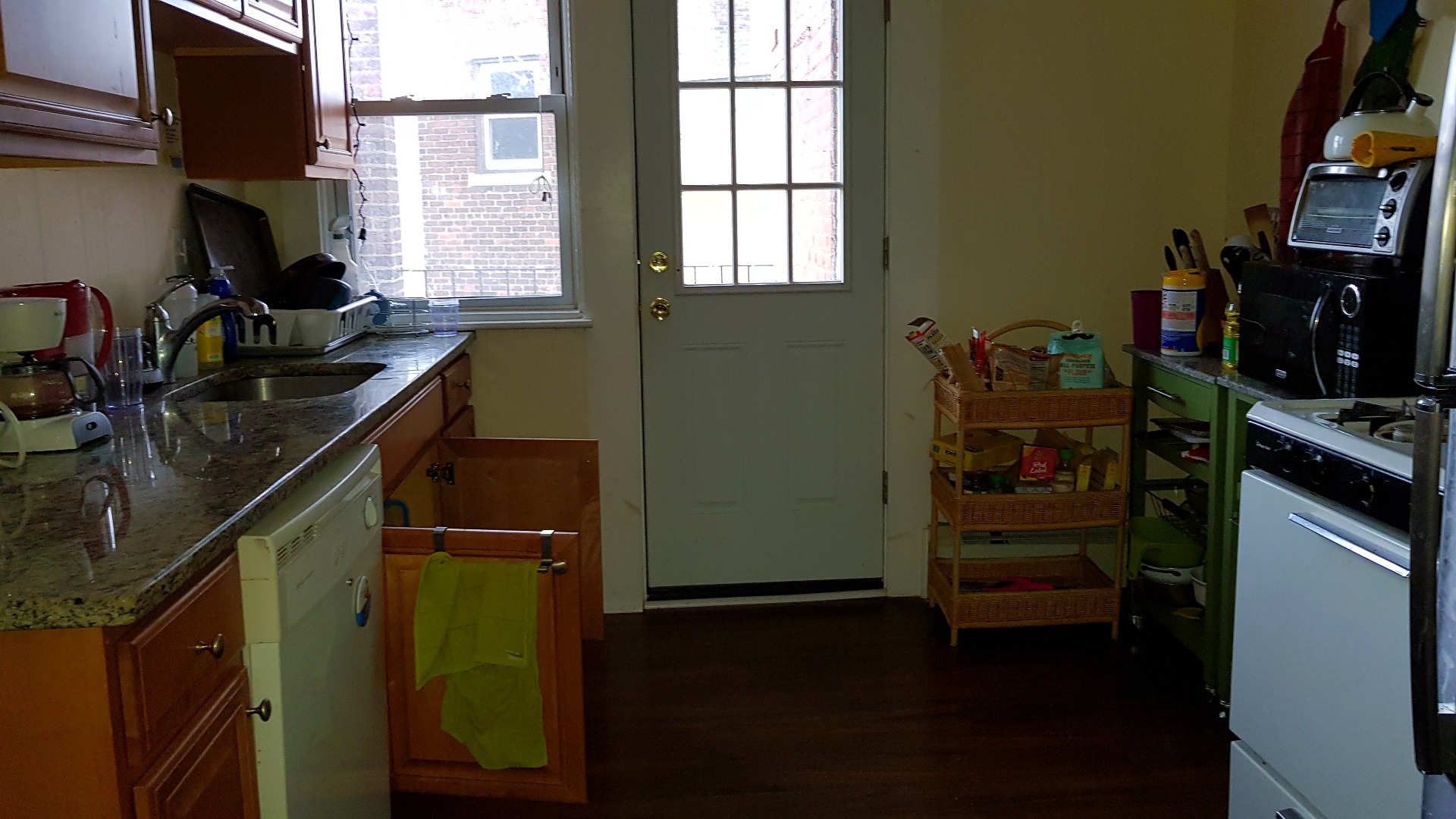 4 bed, 1 bath apartment for rent at 8 Quint Ave Unit 5, Allston — photo 4 of 6