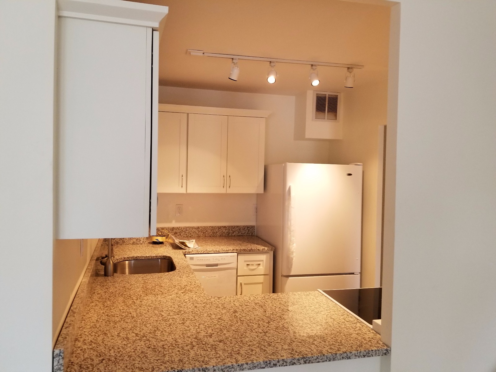 1 bed, 1 bath apartment for rent at 57 Babcock St Unit 14, Coolidge Corner — photo 5 of 8