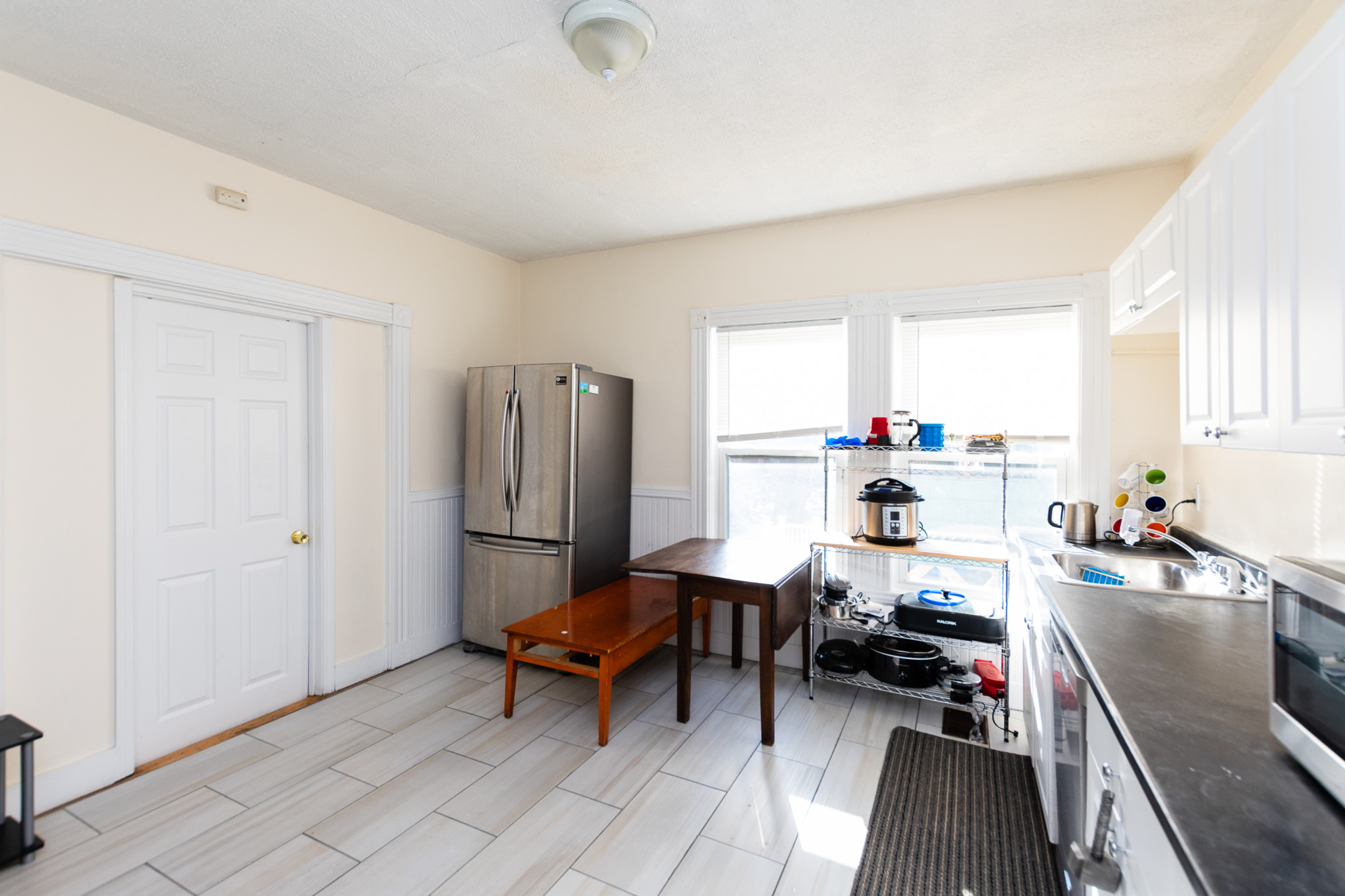 5 bed, 2 bath apartment for rent at 42 Pratt St Unit 2, Allston — photo 3 of 22