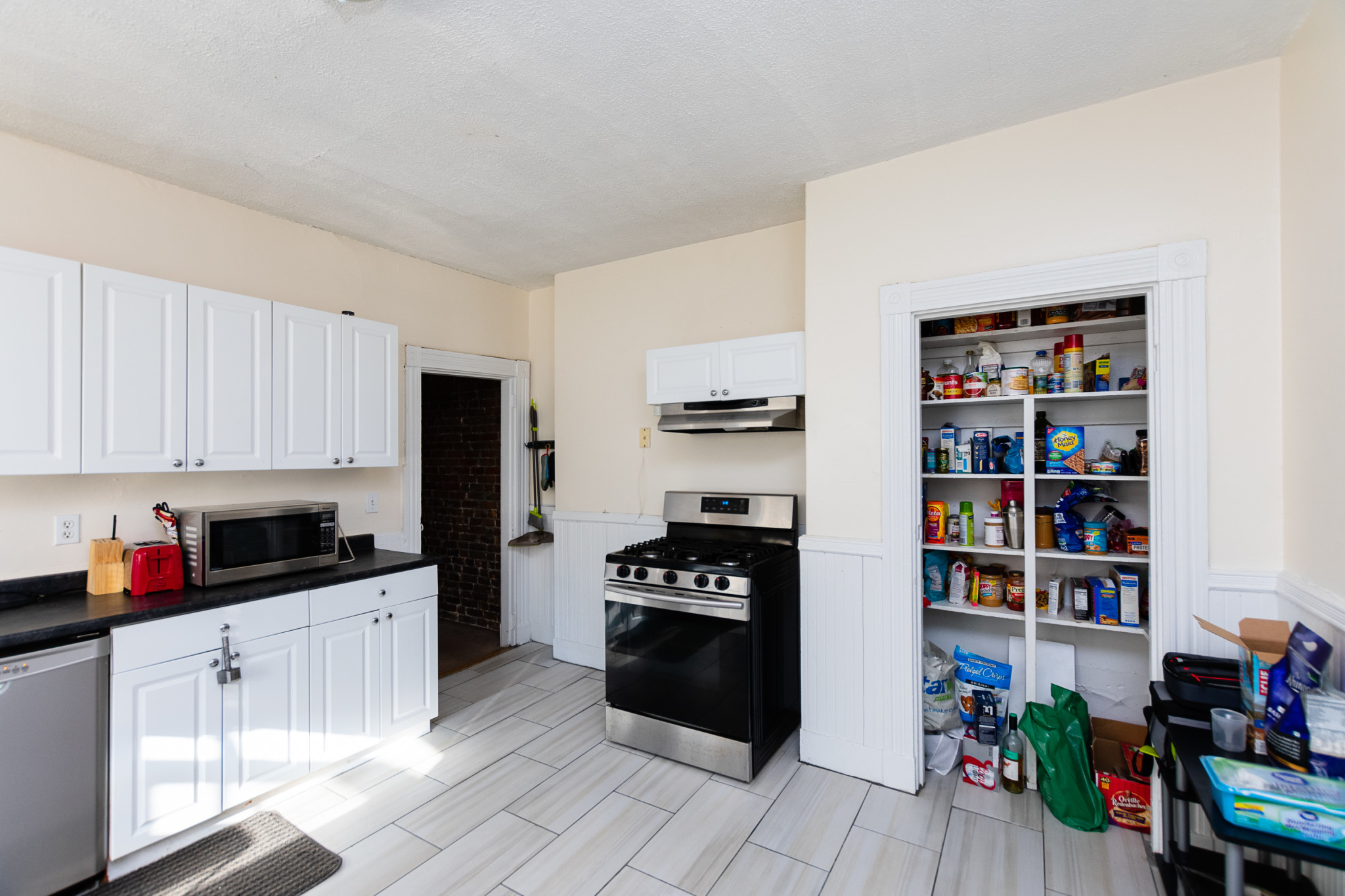 5 bed, 2 bath apartment for rent at 42 Pratt St Unit 2, Allston — photo 4 of 22