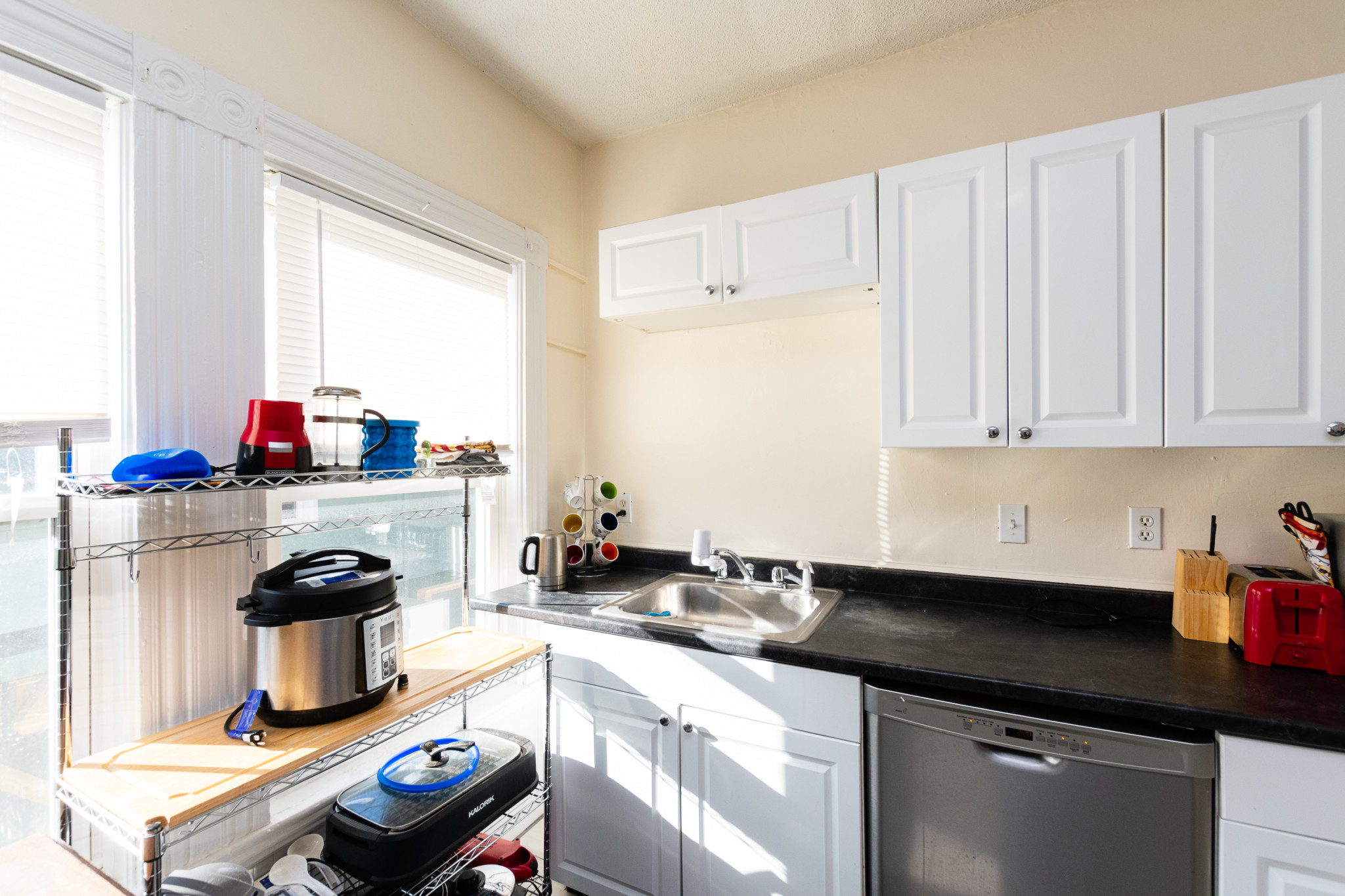 5 bed, 2 bath apartment for rent at 42 Pratt St Unit 2, Allston — photo 6 of 22
