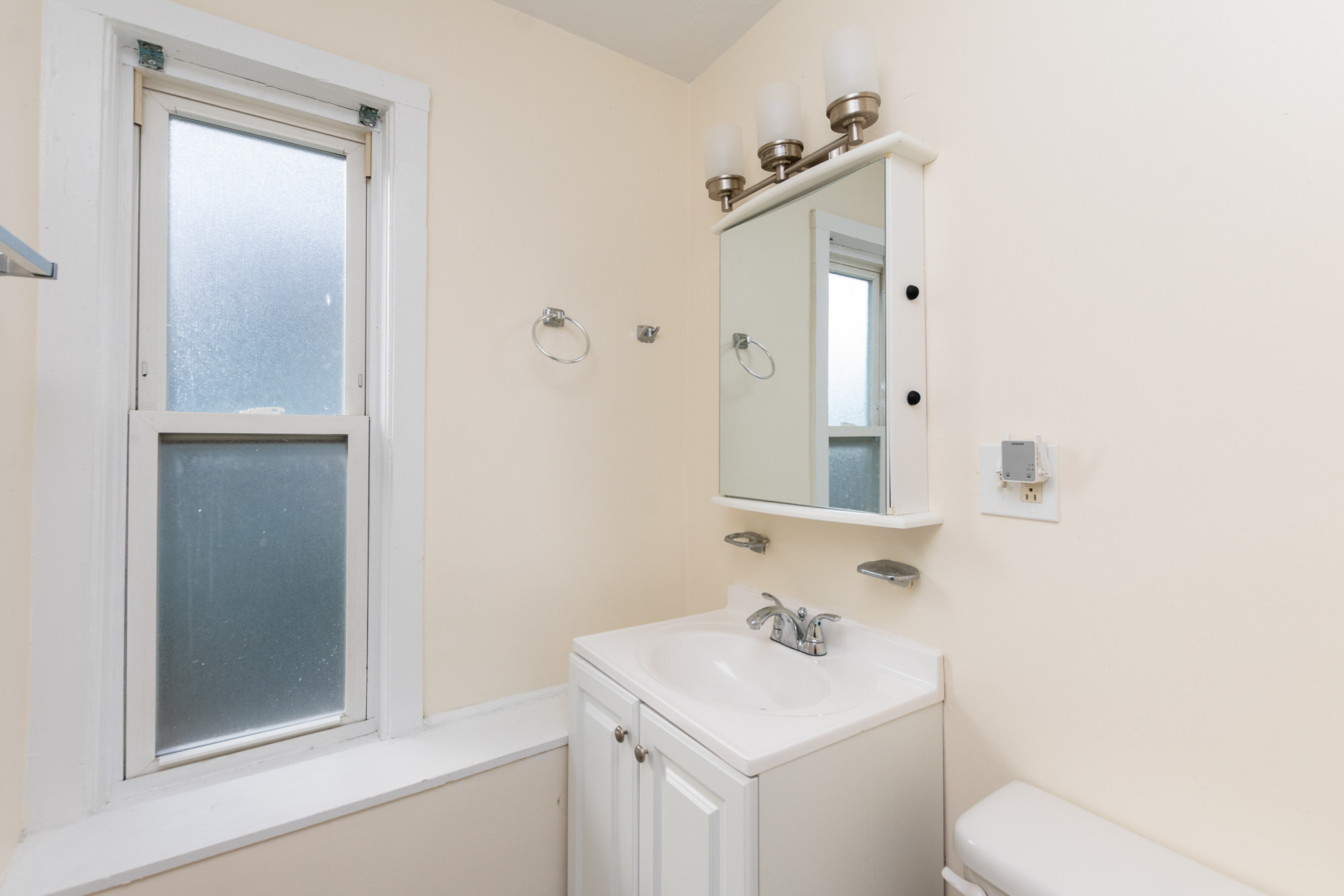 5 bed, 2 bath apartment for rent at 42 Pratt St Unit 2, Allston — photo 15 of 22