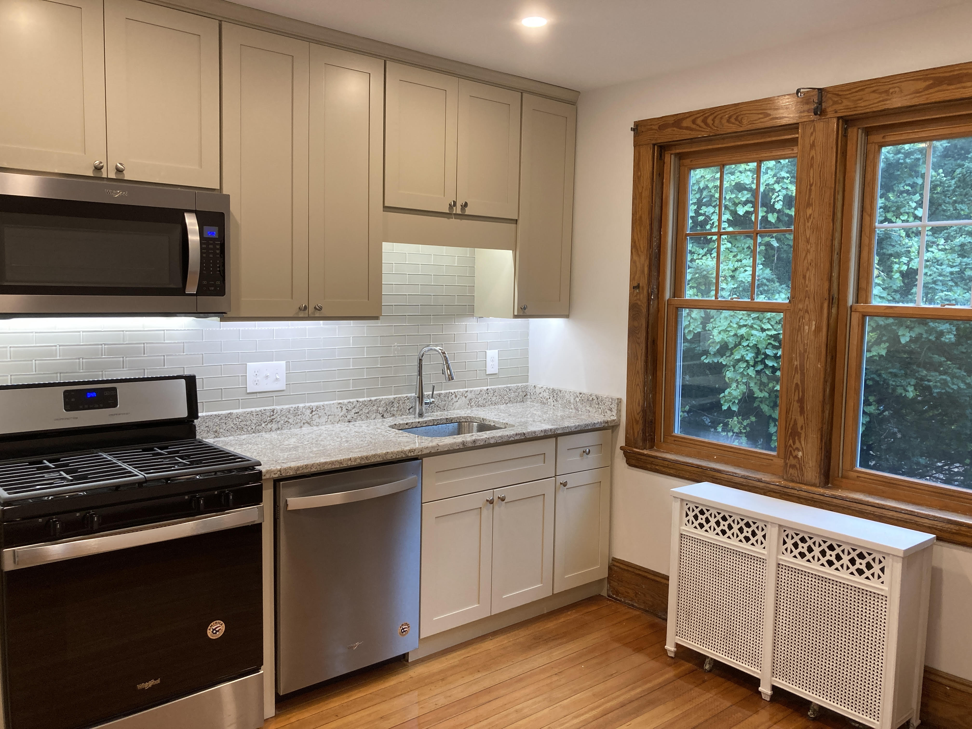 5 bed, 2 bath apartment for rent at 110 Sumner Rd Unit 2, Brookline Hills — photo 2 of 10