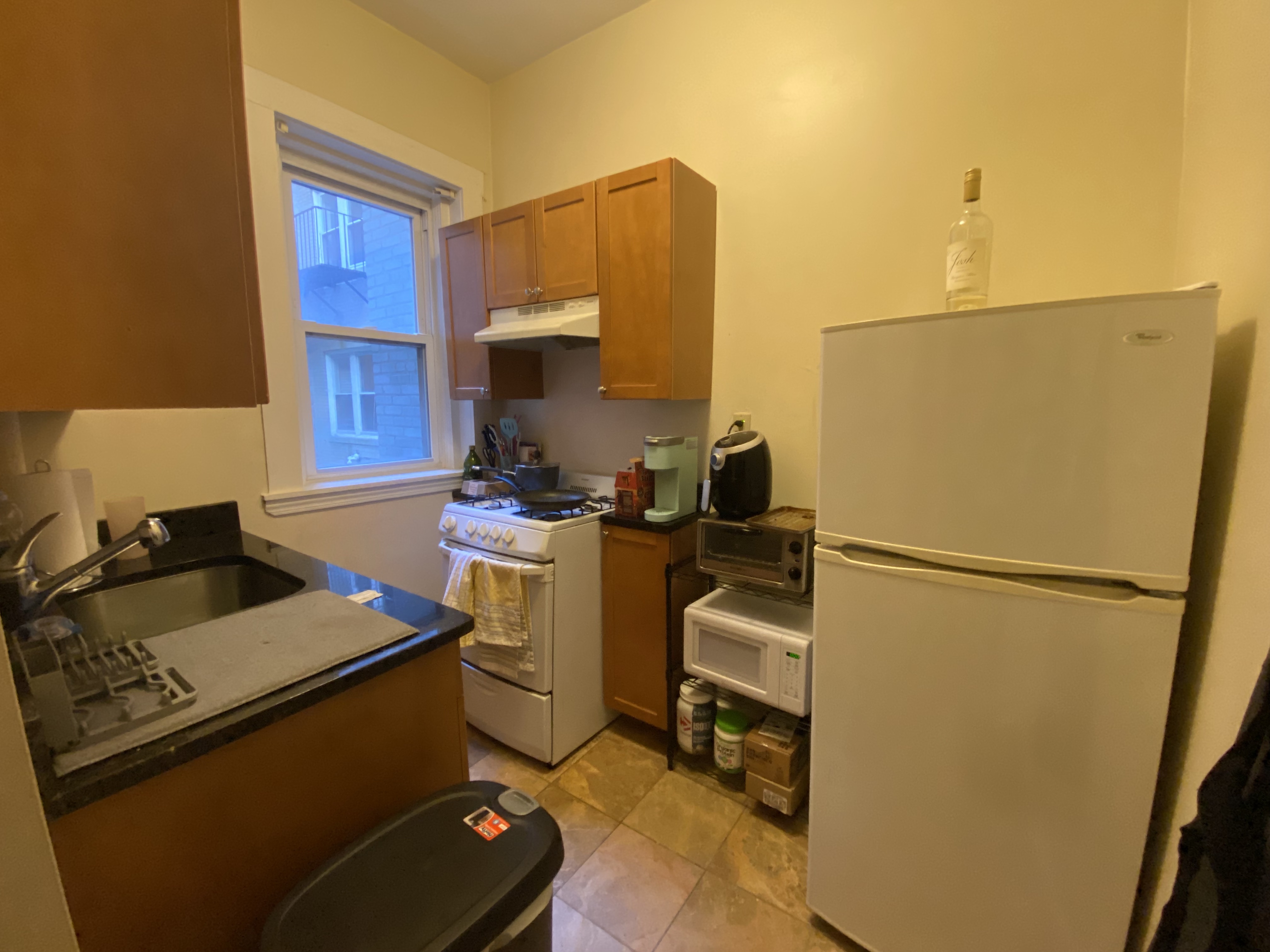 1 split bed, 1 bath apartment for rent at 1186 Commonwealth Ave Unit 5, Allston — photo 4 of 10