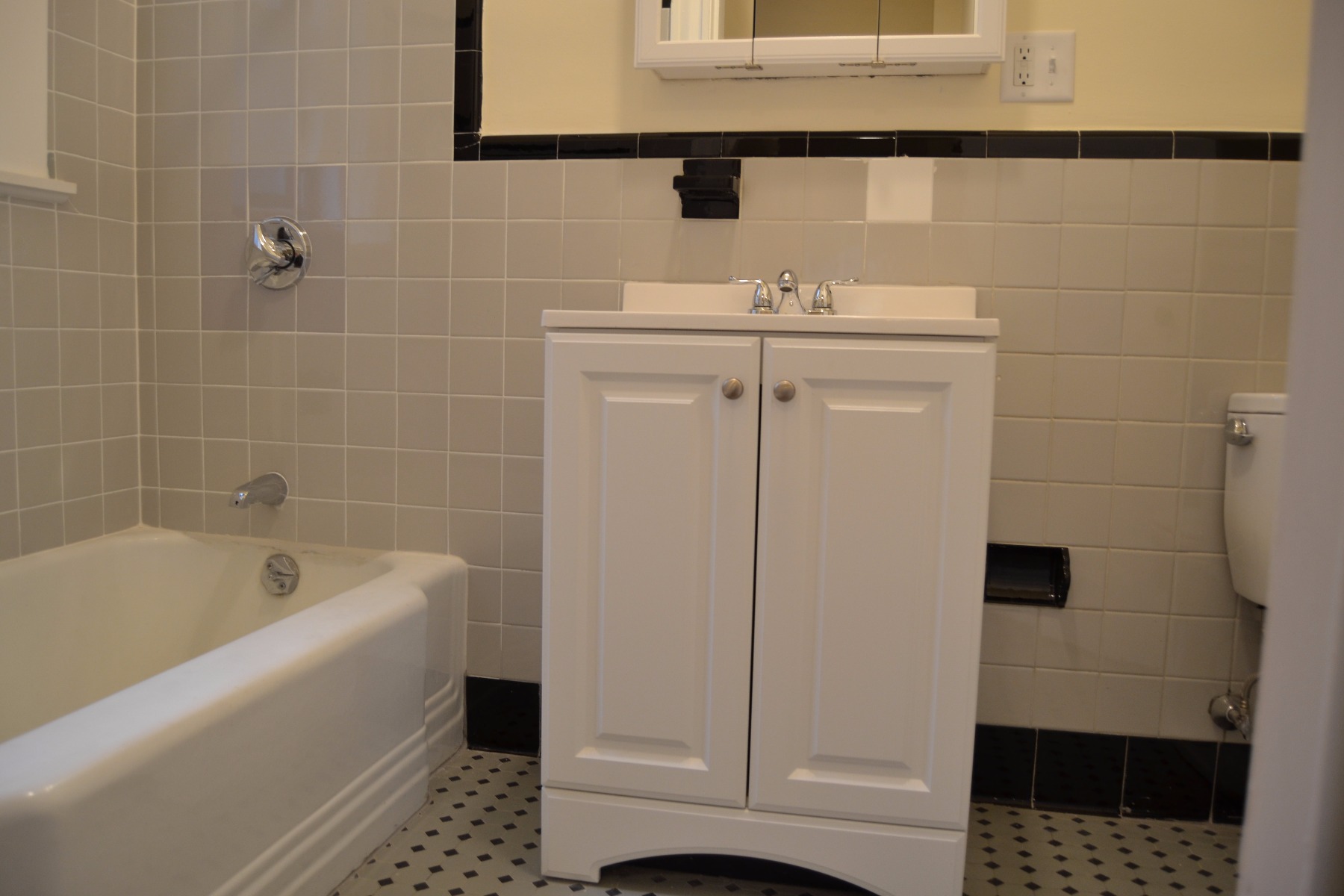 1 bed, 1 bath apartment for rent at 1471 Beacon St Unit 42, Coolidge Corner — photo 3 of 7