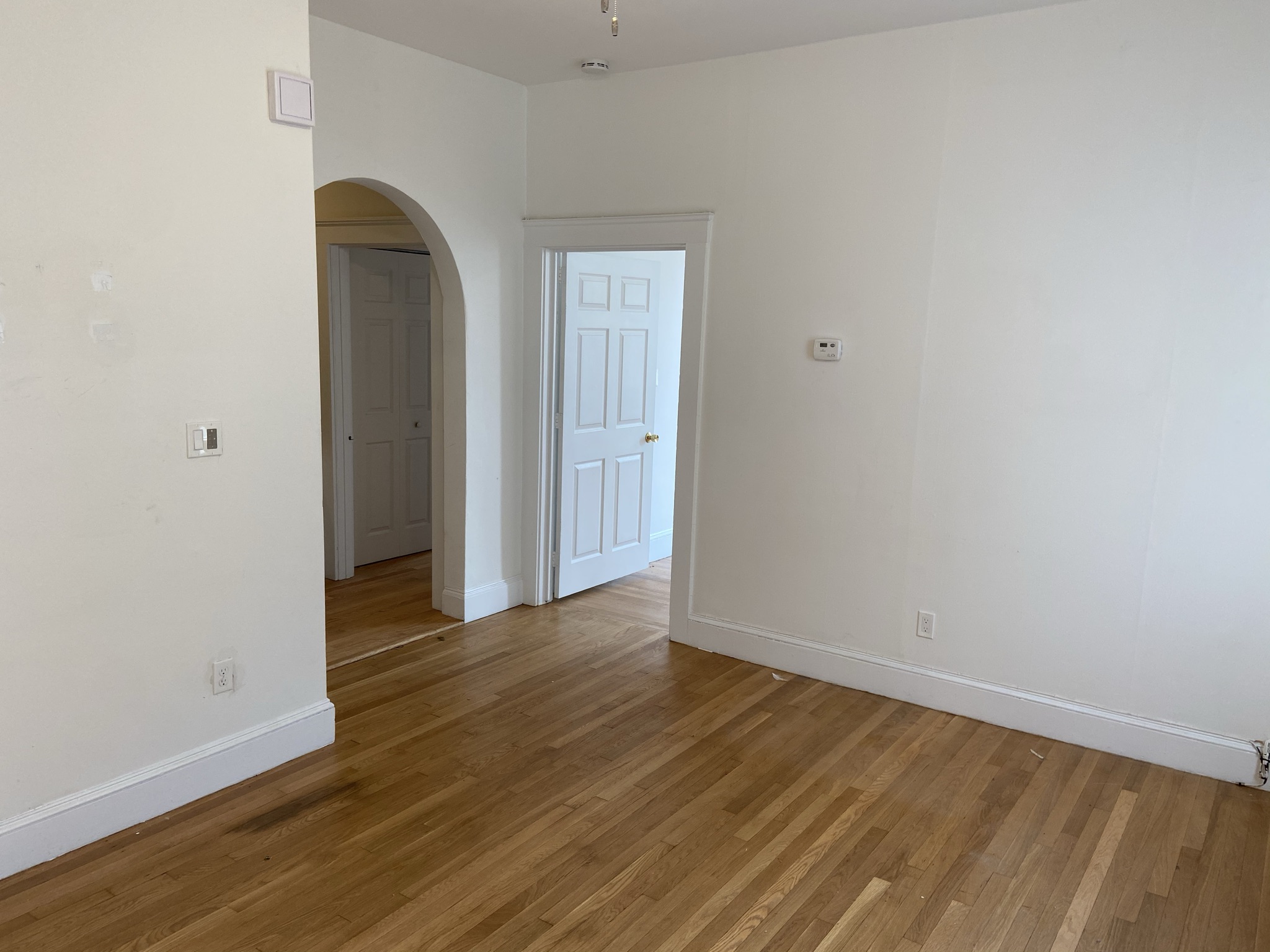 4 bed, 1 bath apartment for rent at 35 Newton St Unit 2, Brighton — photo 3 of 9