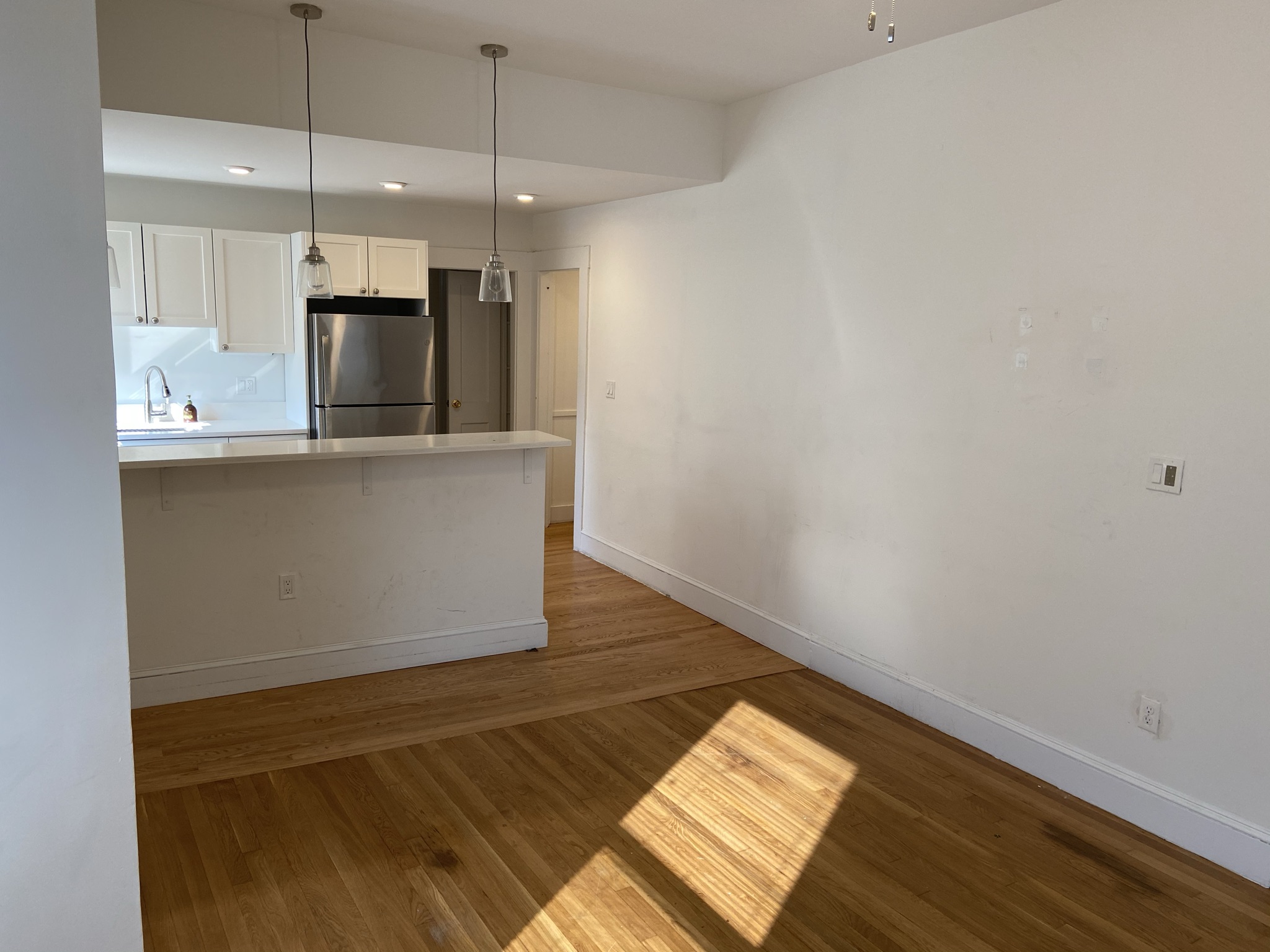 4 bed, 1 bath apartment for rent at 30 Newton St Unit 2, Brighton — photo 3 of 5