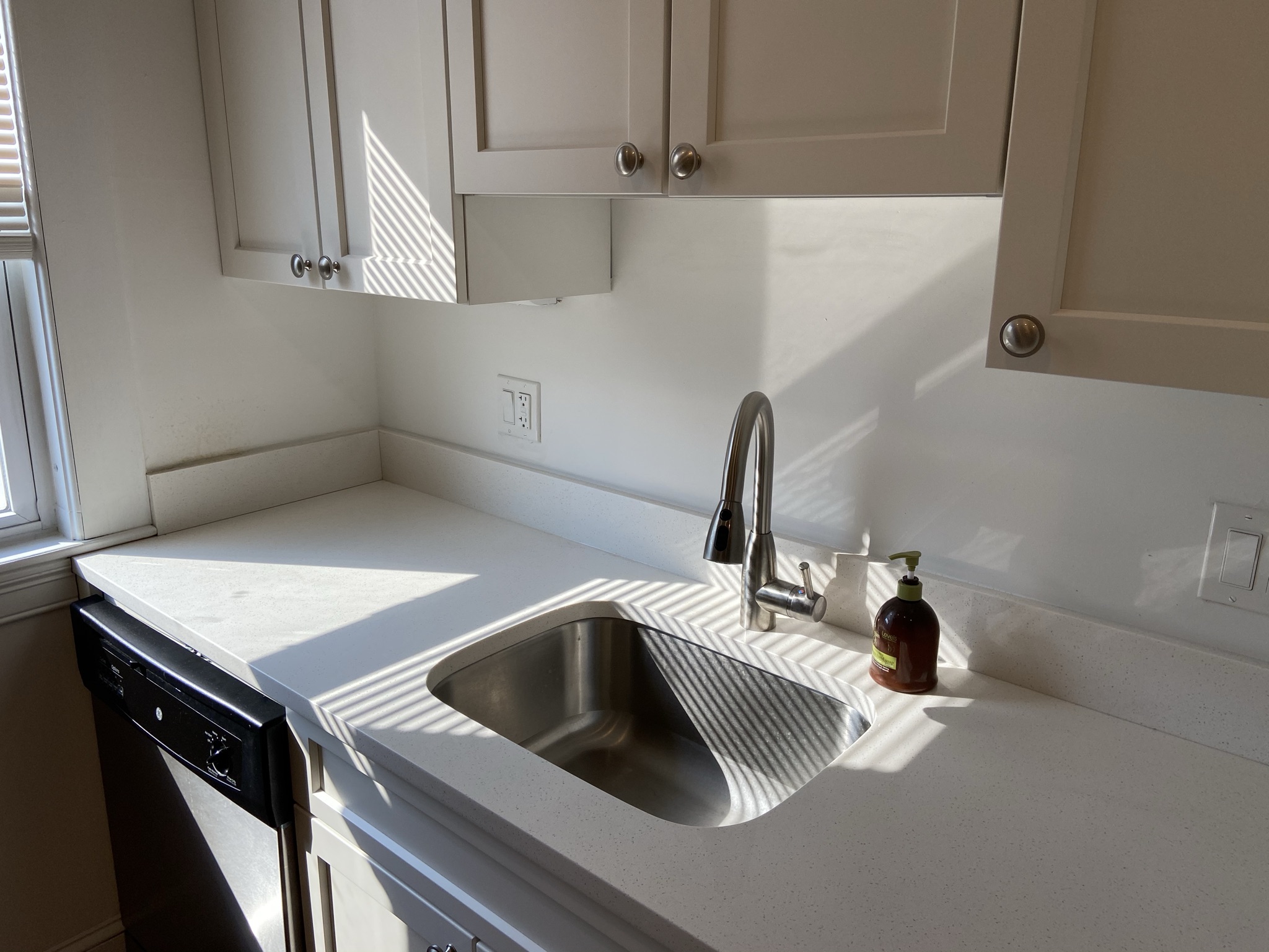 4 bed, 1 bath apartment for rent at 30 Newton St Unit 2, Brighton — photo 5 of 5