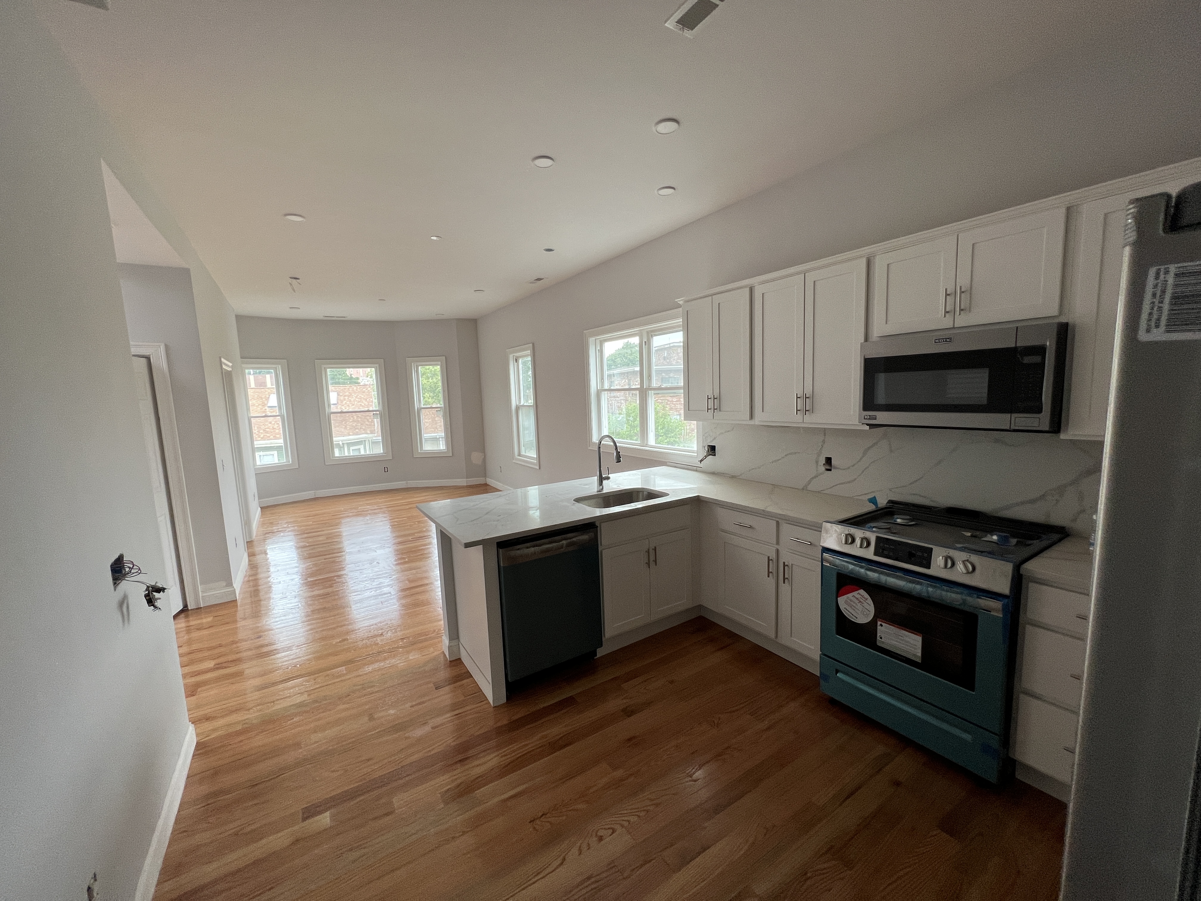 4 bed, 2 bath apartment for rent at 124 Cross St Unit 3L, Prospect Hill — photo 6 of 11