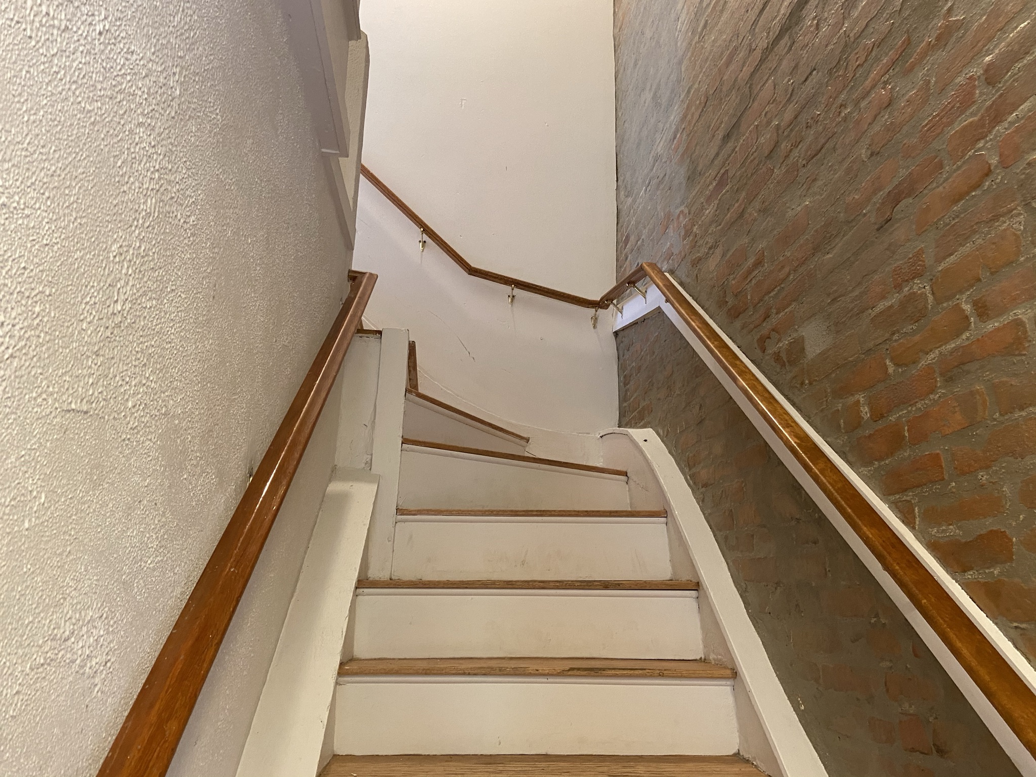 4 bed, 1 bath apartment for rent at 31 Newton St Unit 2, Brighton — photo 4 of 9