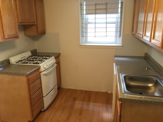 1 split bed, 1 bath apartment for rent at 116 Sutherland Rd Unit A, Brighton — photo 1 of 7