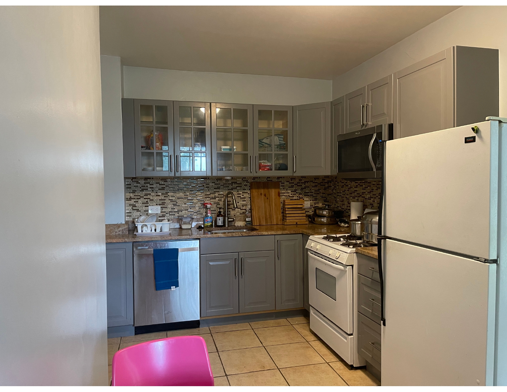 2 bed, 1 bath apartment for rent at 1987 Commonwealth Ave Unit 4, Brighton — photo 2 of 9