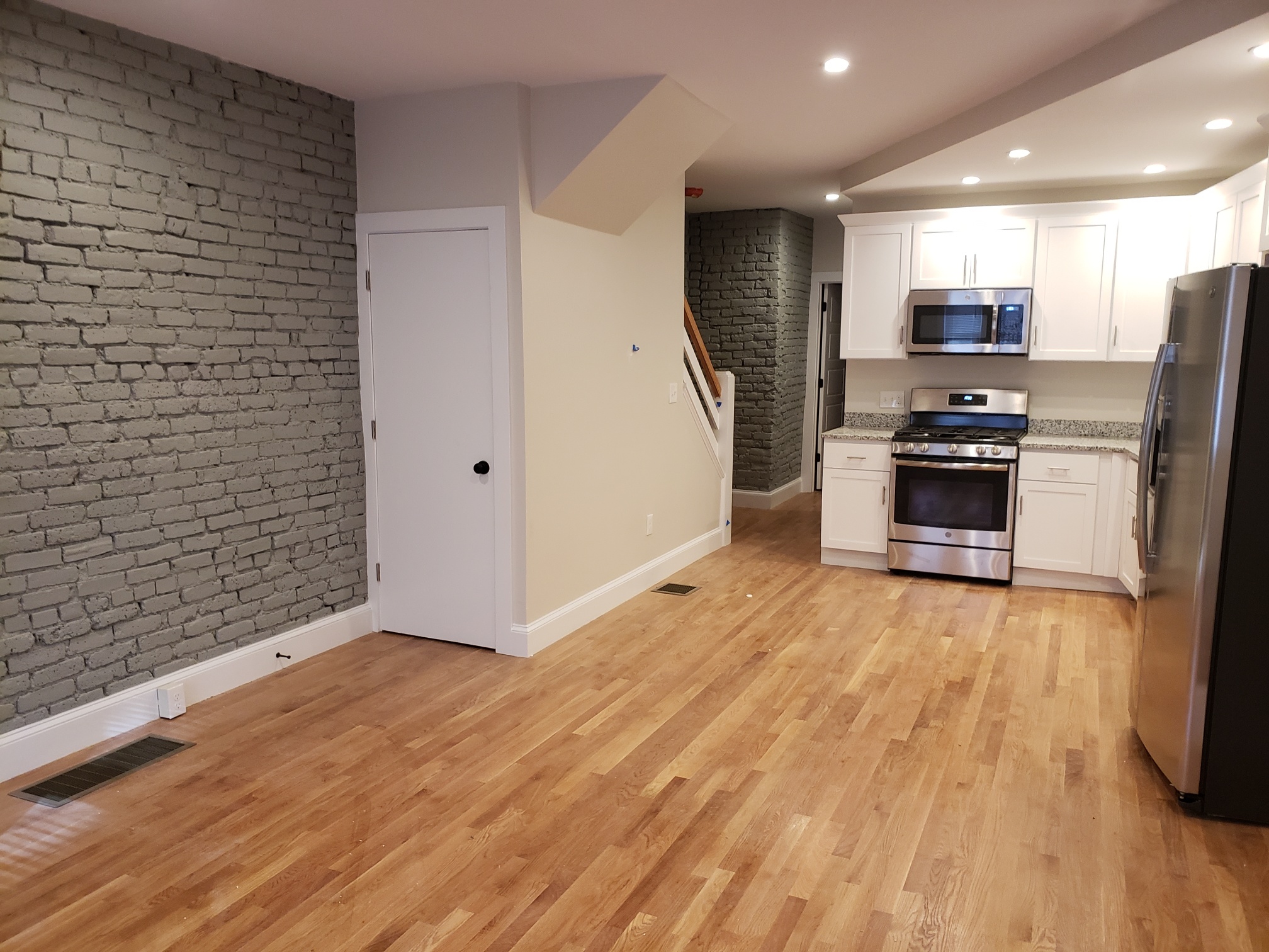 5 bed, 4+ bath apartment for rent at 128 Sutherland Rd Unit 1, Brighton — photo 5 of 8